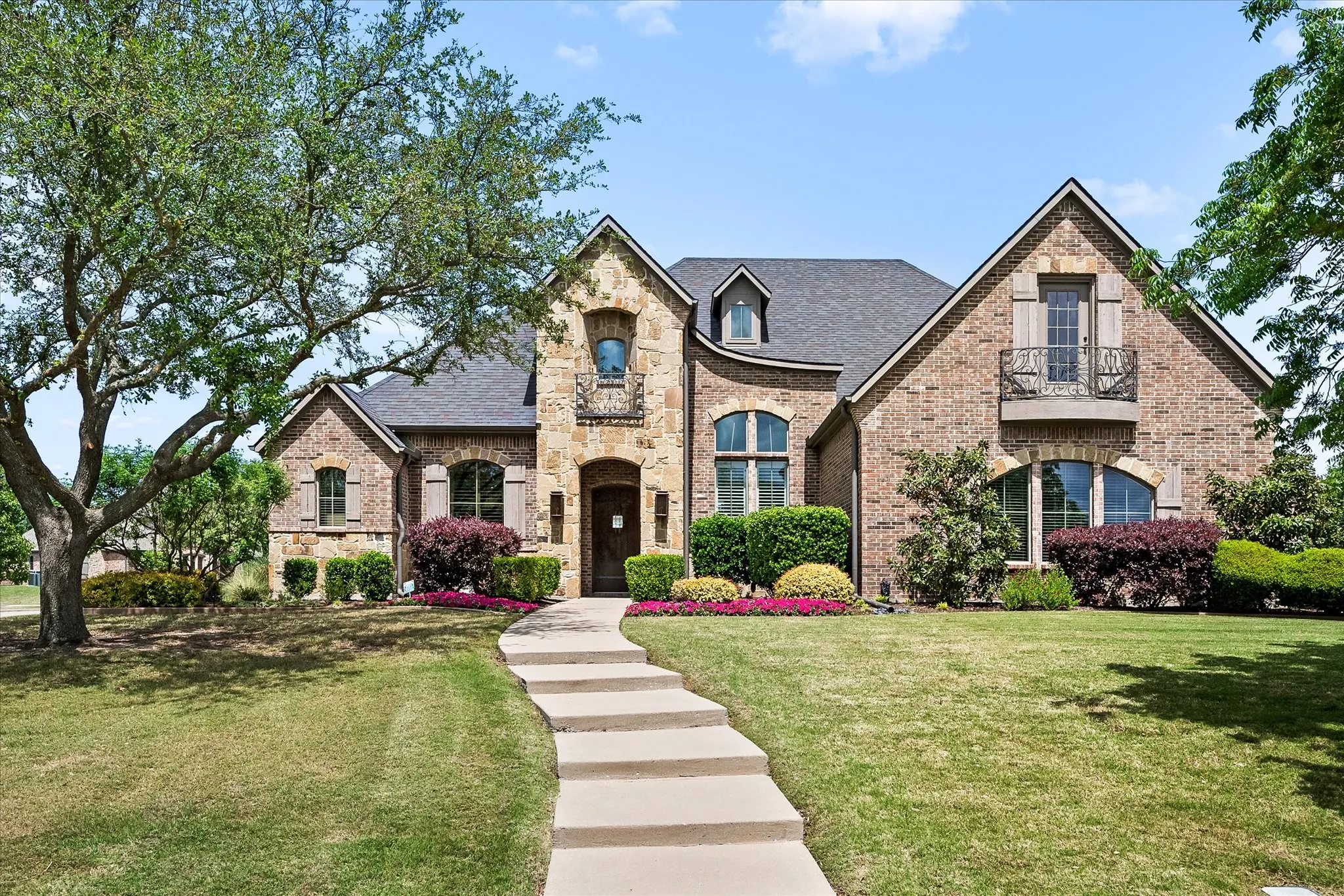 Single Family Residence For Sale in Rockwall County , 1 Kensington Drive, Heath, Texas 75032, 4 Bedroom, 4 Bathroom, 3 Garage spaces, 4,116 Sqft, built in 2005, mls#21237537, Real Estate Agent in Heath, Homes For Sale in Rockwall county, Homes For Sale in Heath, Realtor in Heath Texas, Real Estate Brokerage Independent Realty Texas, Luminita Cordes Realtor