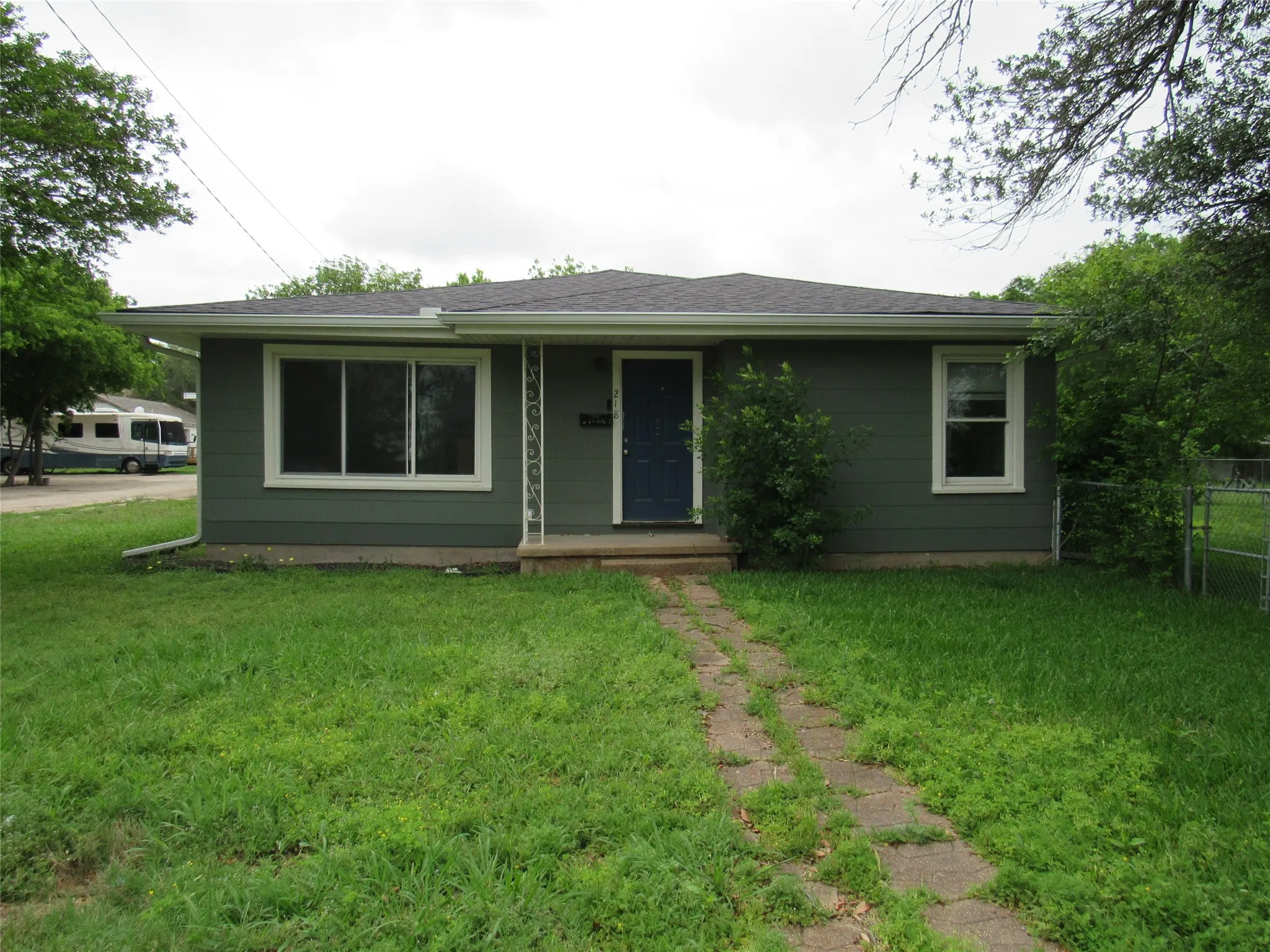 Single Family Residence For Sale in Mc Lennan County , 218 N Pearl Street, Mart, Texas 76664, 3 Bedroom, 2 Bathroom, Garage spaces, 1,760 Sqft, built in 1940, mls#21237553, Real Estate Agent in Mart, Homes For Sale in Mc Lennan county, Homes For Sale in Mart, Realtor in Mart Texas, Real Estate Brokerage Independent Realty Texas, Luminita Cordes Realtor