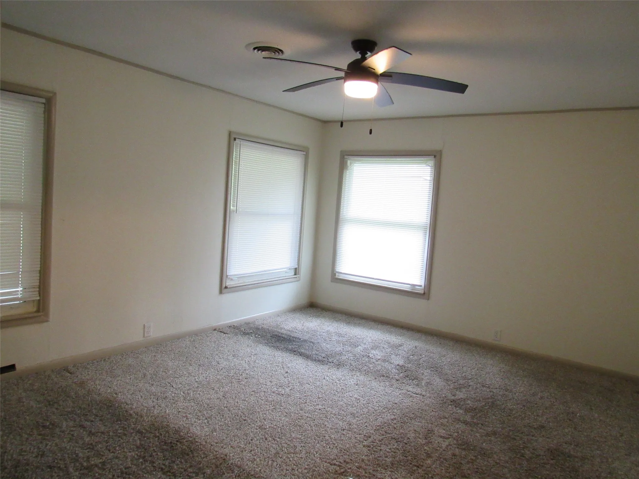 Single Family Residence For Sale in Mc Lennan County , 218 N Pearl Street, Mart, Texas 76664, 3 Bedroom, 2 Bathroom, Garage spaces, 1,760 Sqft, built in 1940, mls#21237553, Real Estate Agent in Mart, Homes For Sale in Mc Lennan county, Homes For Sale in Mart, Realtor in Mart Texas, Real Estate Brokerage Independent Realty Texas, Luminita Cordes Realtor