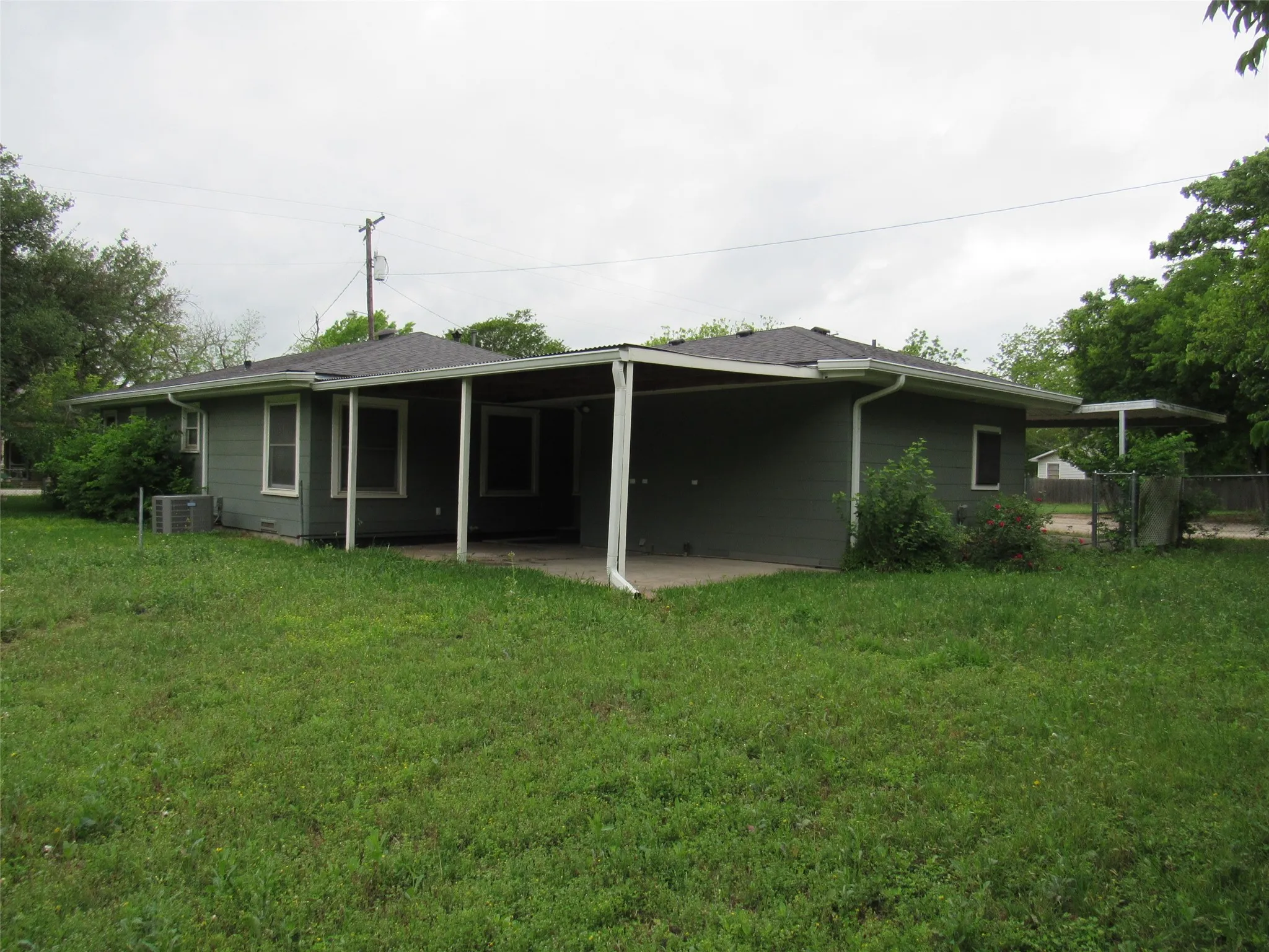Single Family Residence For Sale in Mc Lennan County , 218 N Pearl Street, Mart, Texas 76664, 3 Bedroom, 2 Bathroom, Garage spaces, 1,760 Sqft, built in 1940, mls#21237553, Real Estate Agent in Mart, Homes For Sale in Mc Lennan county, Homes For Sale in Mart, Realtor in Mart Texas, Real Estate Brokerage Independent Realty Texas, Luminita Cordes Realtor