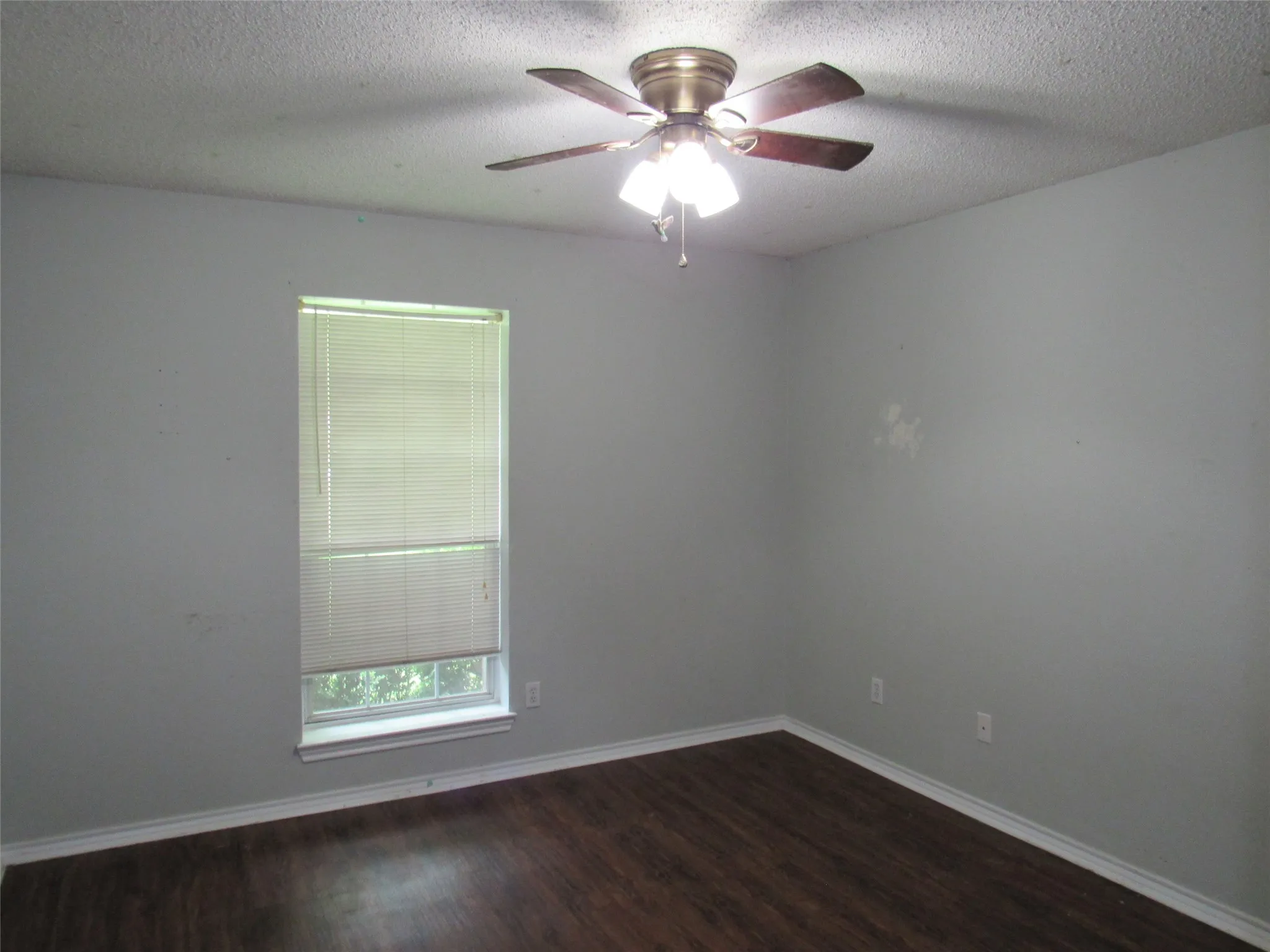 Single Family Residence For Sale in Mc Lennan County , 710 N Old Robinson Road, Robinson, Texas 76706, 3 Bedrooms, 2 Bathrooms, 2 Garage spaces, 1,784 Sqft, built in 1995, Price $249,500, mls#21238372, Real Estate Agent in Robinson, Homes For Sale in Mc Lennan county, Homes For Sale in Robinson, Realtor in Robinson Texas, Real Estate Brokerage Independent Realty Texas, Luminita Cordes Realtor
