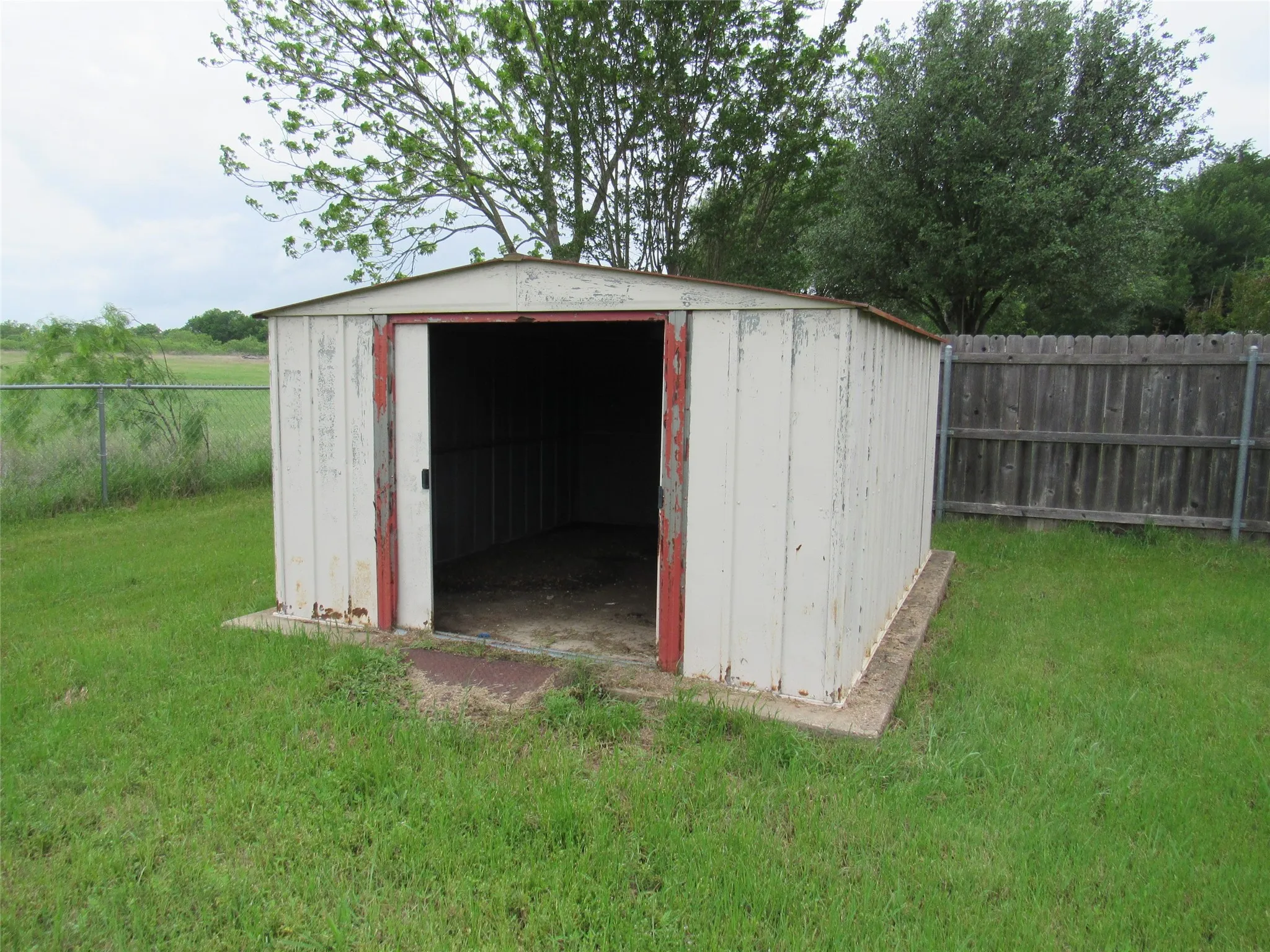 Single Family Residence For Sale in Mc Lennan County , 710 N Old Robinson Road, Robinson, Texas 76706, 3 Bedrooms, 2 Bathrooms, 2 Garage spaces, 1,784 Sqft, built in 1995, Price $249,500, mls#21238372, Real Estate Agent in Robinson, Homes For Sale in Mc Lennan county, Homes For Sale in Robinson, Realtor in Robinson Texas, Real Estate Brokerage Independent Realty Texas, Luminita Cordes Realtor