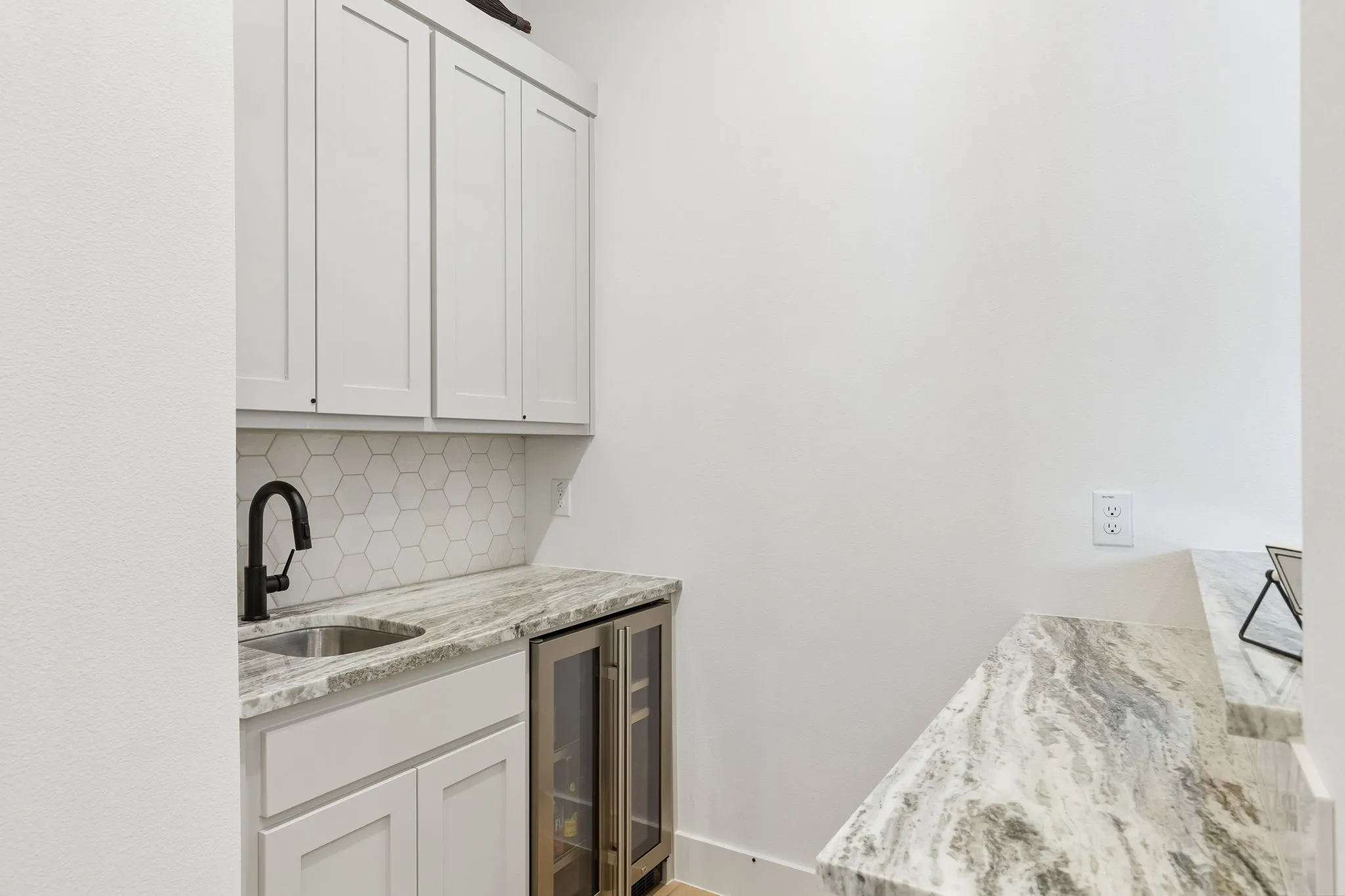 Single Family Residence For Sale in Denton County , 4020 Gambel Road, Prosper, Texas 75078, 5 Bedroom, 6 Bathroom, 3 Garage spaces, 4,298 Sqft, built in 2024, Preowned, mls#21239305, Real Estate Agent in Prosper, Homes For Sale in Denton county, Homes For Sale in Prosper, Realtor in Prosper Texas, Real Estate Brokerage Independent Realty Texas, Luminita Cordes Realtor