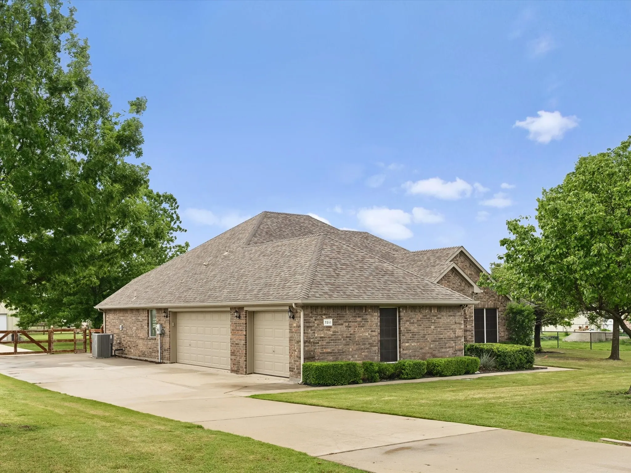 Single Family Residence For Sale in Denton County , 7811 Valley Ridge Drive, Northlake, Texas 76247, 4 Bedroom, 2 Bathroom, 3 Garage spaces, 2,346 Sqft, built in 2007, mls#21239273, Real Estate Agent in Northlake, Homes For Sale in Denton county, Homes For Sale in Northlake, Realtor in Northlake Texas, Real Estate Brokerage Independent Realty Texas, Luminita Cordes Realtor