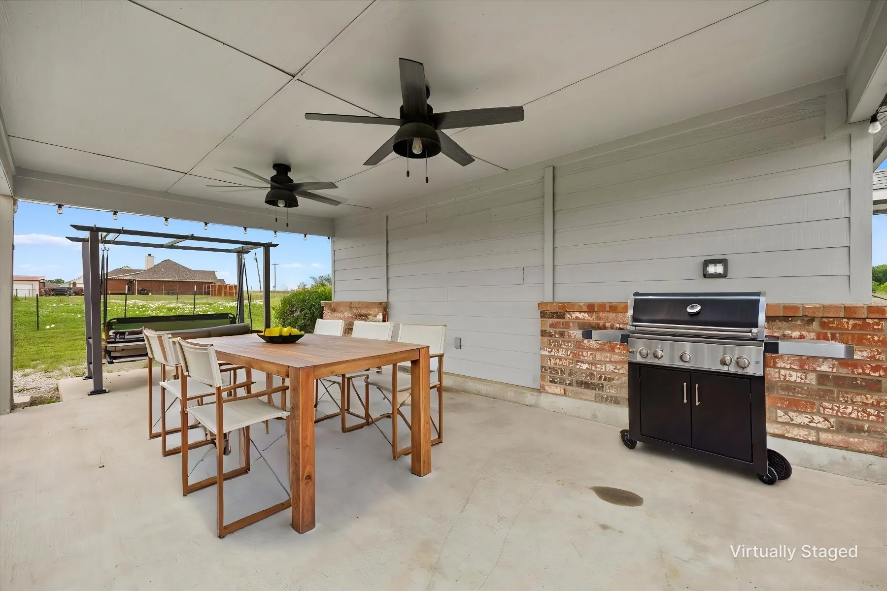 Single Family Residence For Sale in Hunt County , 2937 County Road 2606, Caddo Mills, Texas 75135, 4 Bedroom, 3 Bathroom, Garage spaces, 3,163 Sqft, built in 2008, mls#21239183, Real Estate Agent in Caddo Mills, Homes For Sale in Hunt county, Homes For Sale in Caddo Mills, Realtor in Caddo Mills Texas, Real Estate Brokerage Independent Realty Texas, Luminita Cordes Realtor