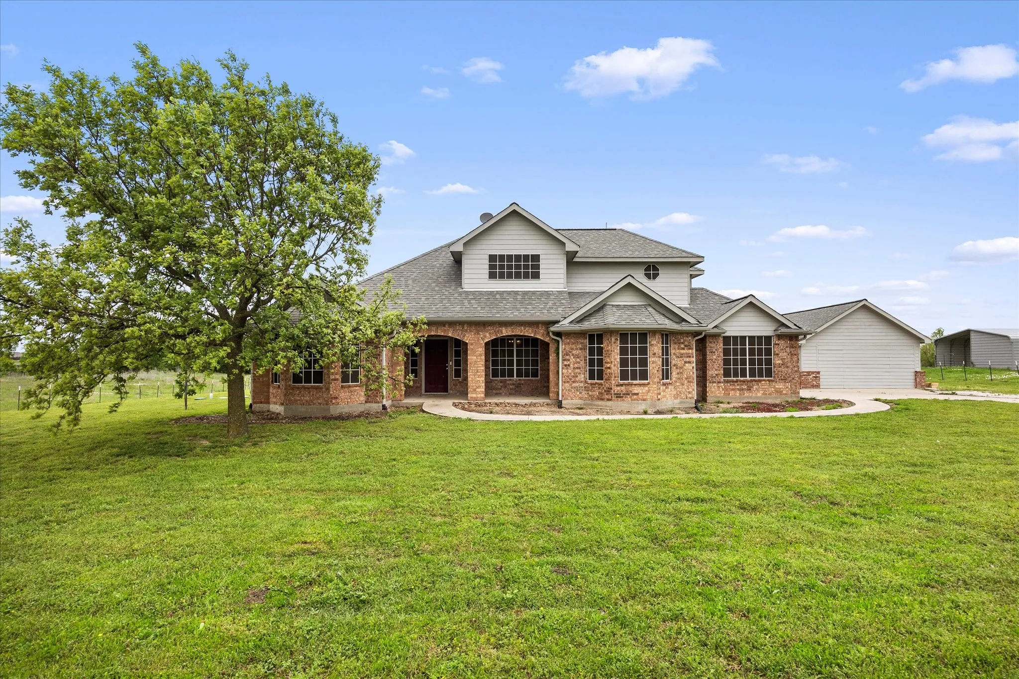 Single Family Residence For Sale in Hunt County , 2937 County Road 2606, Caddo Mills, Texas 75135, 4 Bedroom, 3 Bathroom, Garage spaces, 3,163 Sqft, built in 2008, mls#21239183, Real Estate Agent in Caddo Mills, Homes For Sale in Hunt county, Homes For Sale in Caddo Mills, Realtor in Caddo Mills Texas, Real Estate Brokerage Independent Realty Texas, Luminita Cordes Realtor