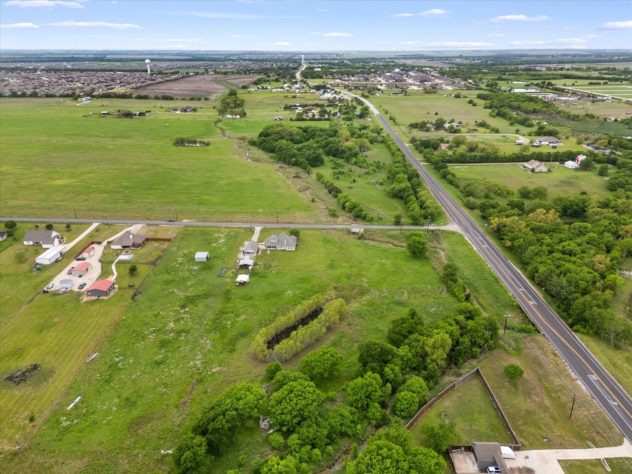 Single Family Residence For Sale in Hunt County , 2937 County Road 2606, Caddo Mills, Texas 75135, 4 Bedroom, 3 Bathroom, Garage spaces, 3,163 Sqft, built in 2008, mls#21239183, Real Estate Agent in Caddo Mills, Homes For Sale in Hunt county, Homes For Sale in Caddo Mills, Realtor in Caddo Mills Texas, Real Estate Brokerage Independent Realty Texas, Luminita Cordes Realtor