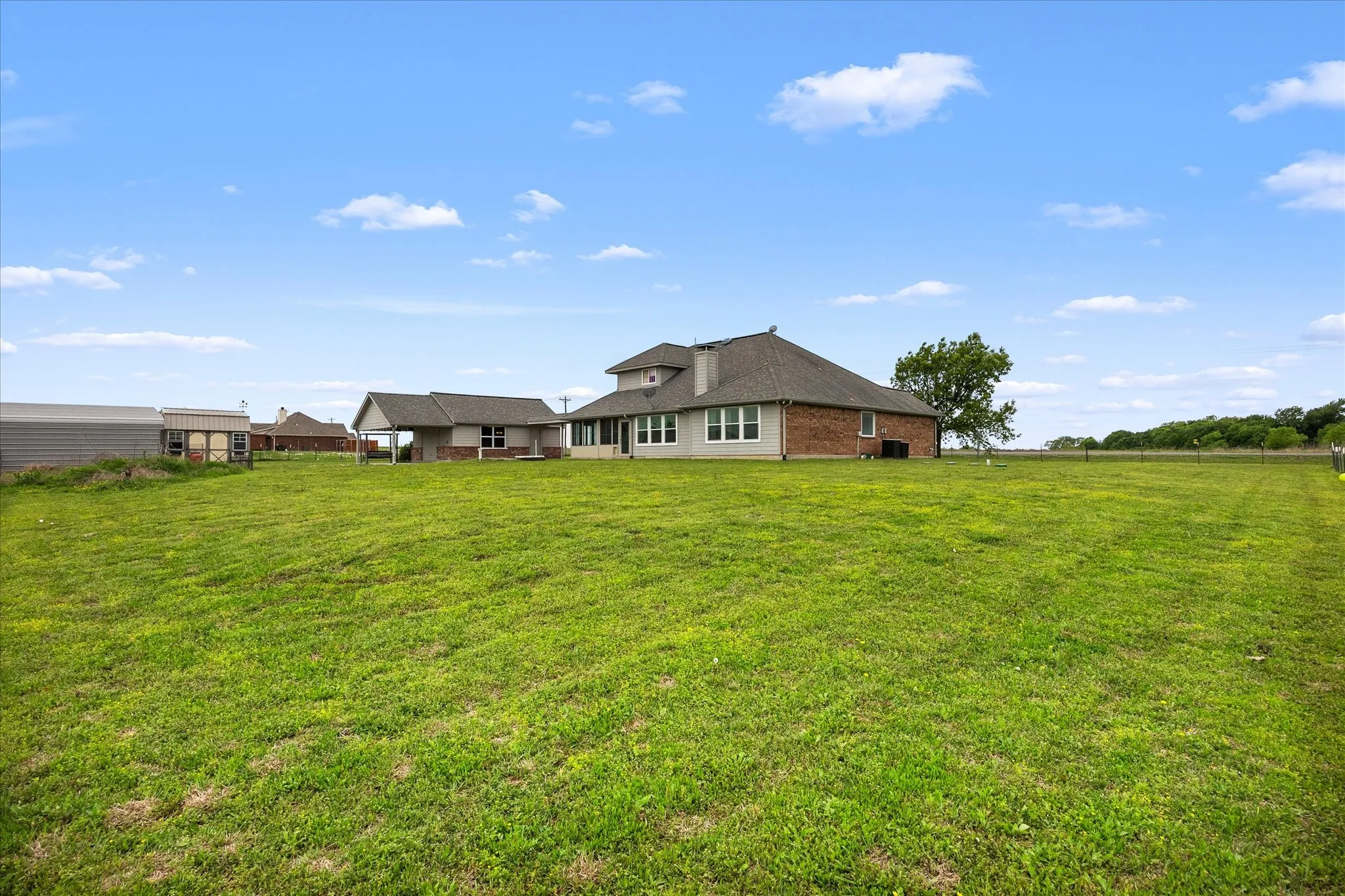 Single Family Residence For Sale in Hunt County , 2937 County Road 2606, Caddo Mills, Texas 75135, 4 Bedroom, 3 Bathroom, Garage spaces, 3,163 Sqft, built in 2008, mls#21239183, Real Estate Agent in Caddo Mills, Homes For Sale in Hunt county, Homes For Sale in Caddo Mills, Realtor in Caddo Mills Texas, Real Estate Brokerage Independent Realty Texas, Luminita Cordes Realtor