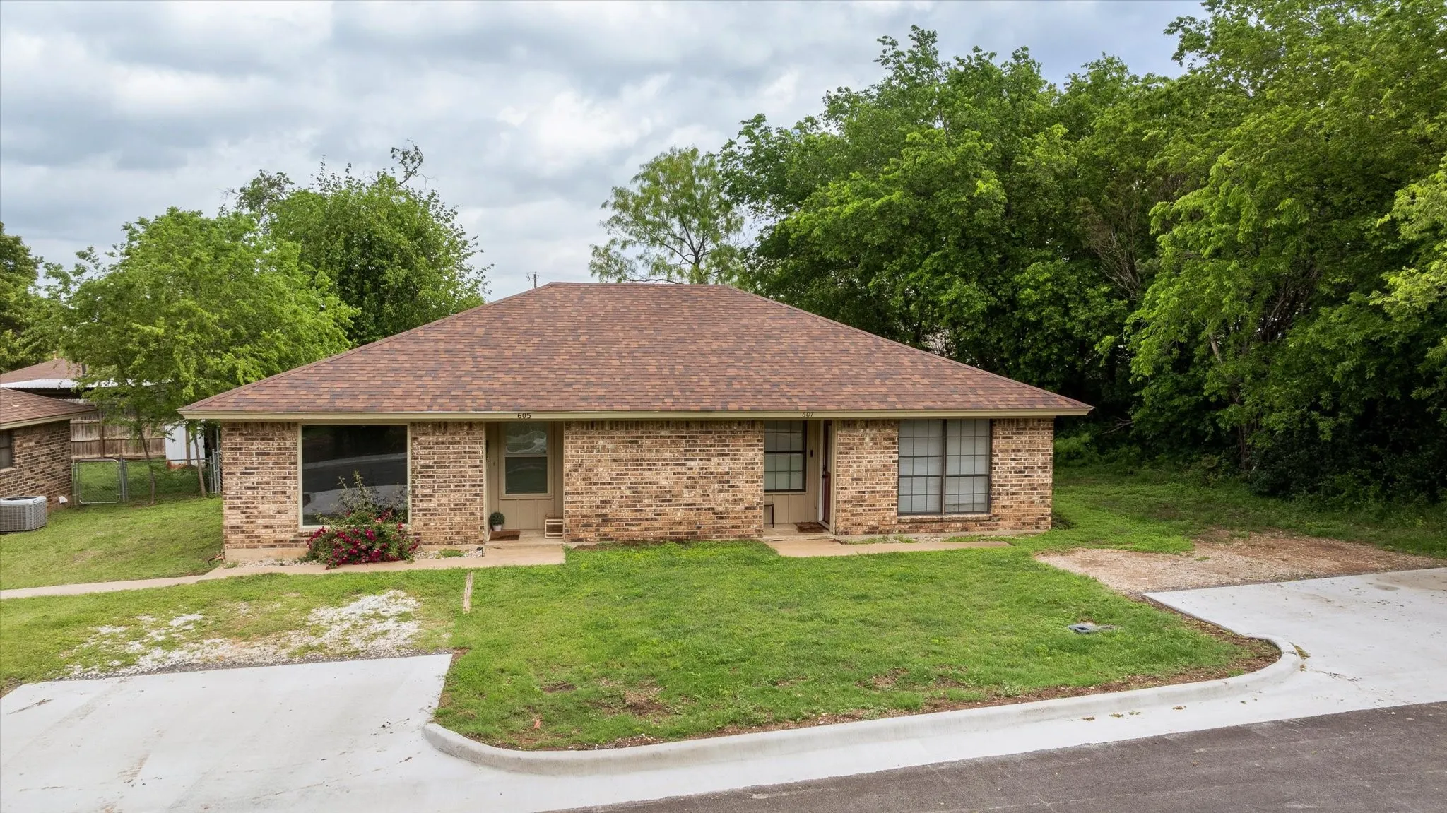 Duplex For Sale in Somervell County , 605-607 Clay Street, Glen Rose, Texas 76043, 5 Bedroom, 3 Bathroom, Garage spaces, 0 Sqft, built in 1987, Preowned, mls#21210096, Real Estate Agent in Glen Rose, Homes For Sale in Somervell county, Homes For Sale in Glen Rose, Realtor in Glen Rose Texas, Real Estate Brokerage Independent Realty Texas, Luminita Cordes Realtor