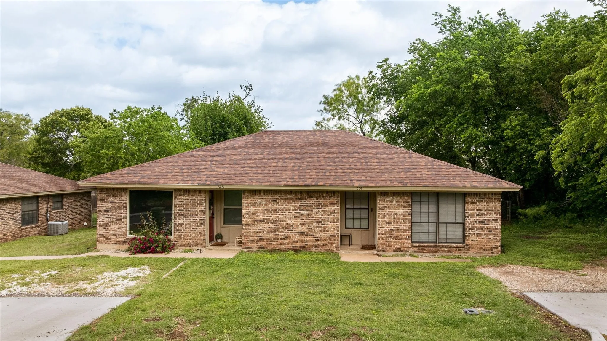 Duplex For Sale in Somervell County , 605-607 Clay Street, Glen Rose, Texas 76043, 5 Bedroom, 3 Bathroom, Garage spaces, 0 Sqft, built in 1987, Preowned, mls#21210096, Real Estate Agent in Glen Rose, Homes For Sale in Somervell county, Homes For Sale in Glen Rose, Realtor in Glen Rose Texas, Real Estate Brokerage Independent Realty Texas, Luminita Cordes Realtor