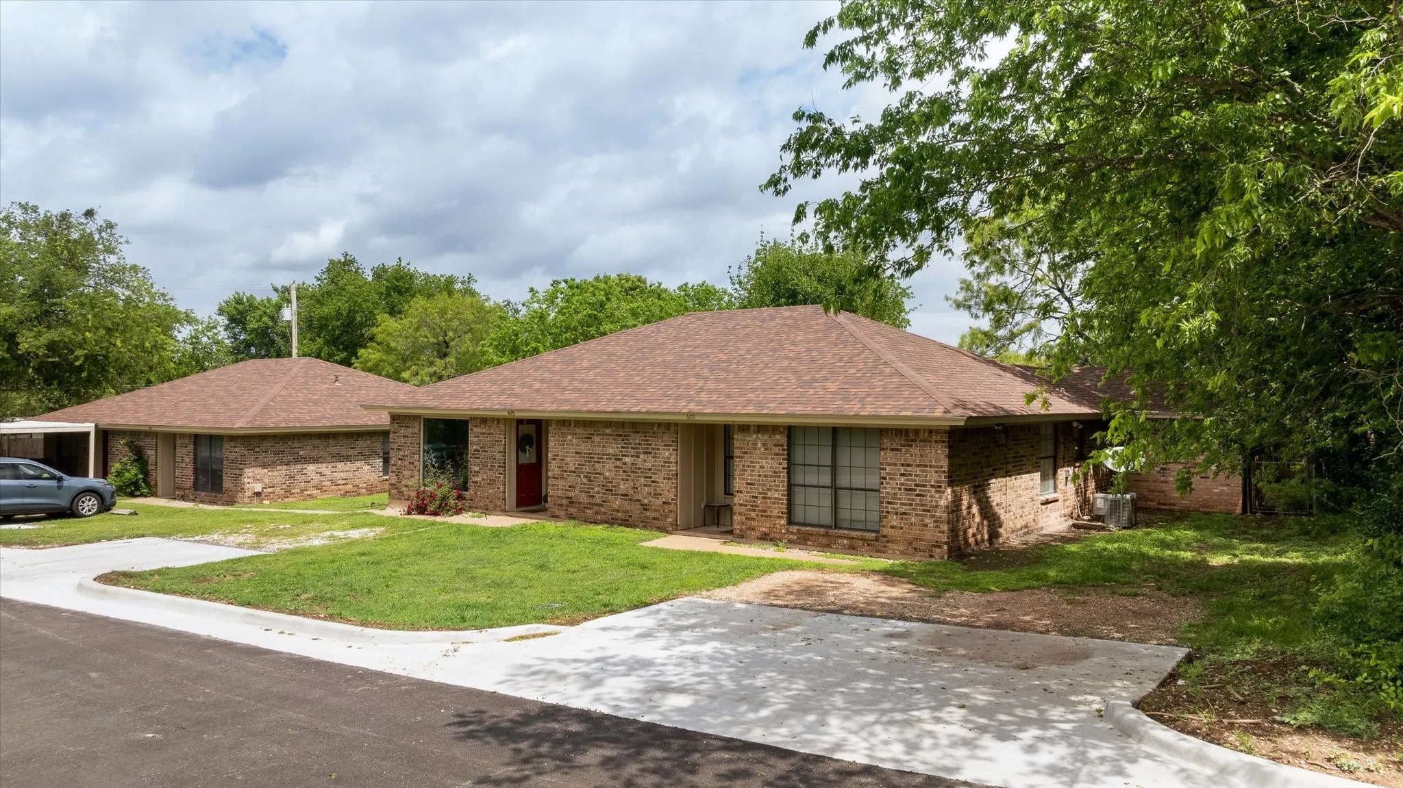Duplex For Sale in Somervell County , 605-607 Clay Street, Glen Rose, Texas 76043, 5 Bedroom, 3 Bathroom, Garage spaces, 0 Sqft, built in 1987, Preowned, mls#21210096, Real Estate Agent in Glen Rose, Homes For Sale in Somervell county, Homes For Sale in Glen Rose, Realtor in Glen Rose Texas, Real Estate Brokerage Independent Realty Texas, Luminita Cordes Realtor