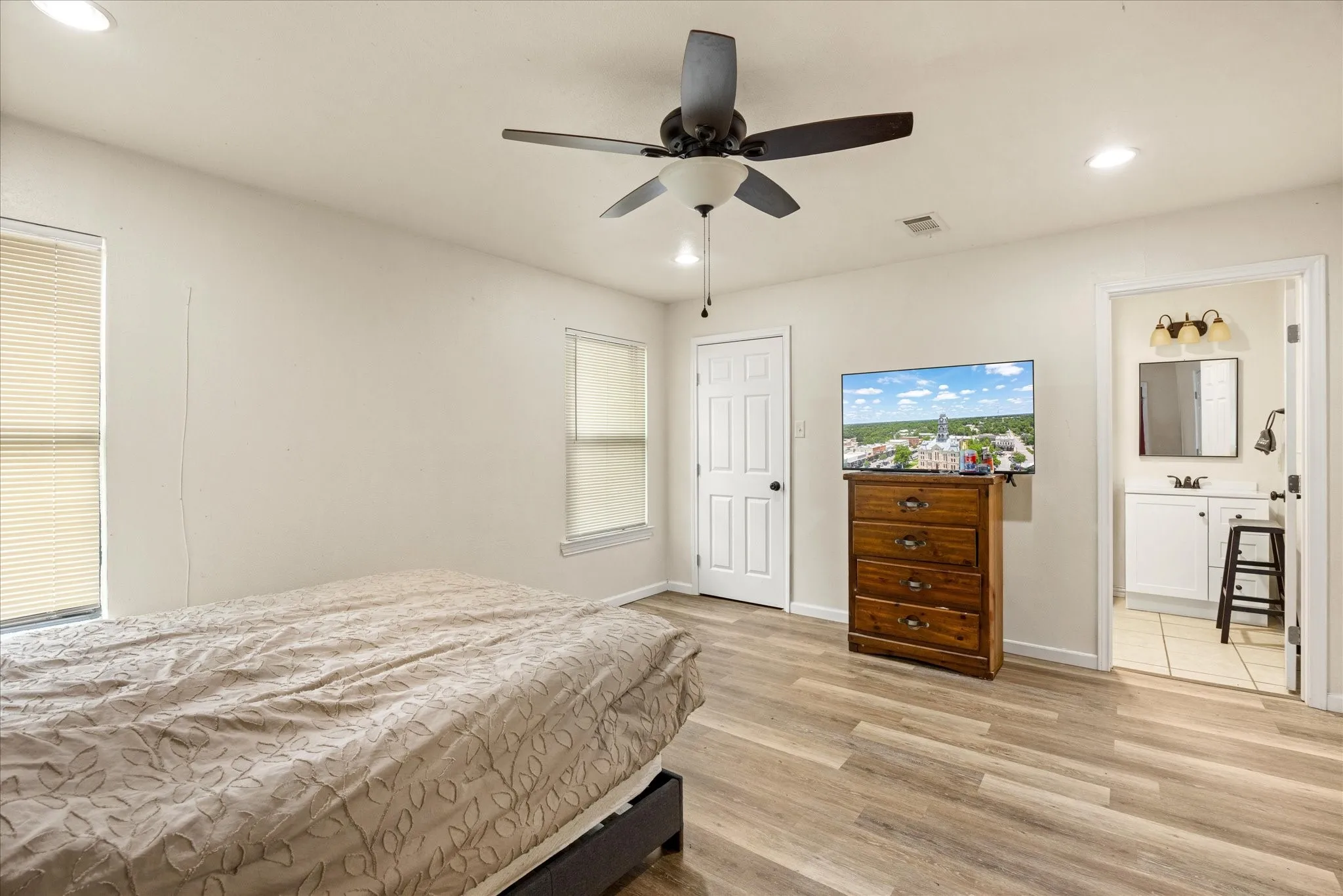 Duplex For Sale in Somervell County , 605-607 Clay Street, Glen Rose, Texas 76043, 5 Bedroom, 3 Bathroom, Garage spaces, 0 Sqft, built in 1987, Preowned, mls#21210096, Real Estate Agent in Glen Rose, Homes For Sale in Somervell county, Homes For Sale in Glen Rose, Realtor in Glen Rose Texas, Real Estate Brokerage Independent Realty Texas, Luminita Cordes Realtor