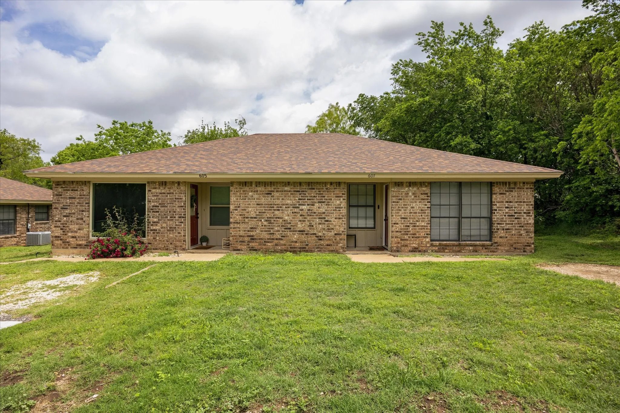 Duplex For Sale in Somervell County , 605-607 Clay Street, Glen Rose, Texas 76043, 5 Bedroom, 3 Bathroom, Garage spaces, 0 Sqft, built in 1987, Preowned, mls#21210096, Real Estate Agent in Glen Rose, Homes For Sale in Somervell county, Homes For Sale in Glen Rose, Realtor in Glen Rose Texas, Real Estate Brokerage Independent Realty Texas, Luminita Cordes Realtor