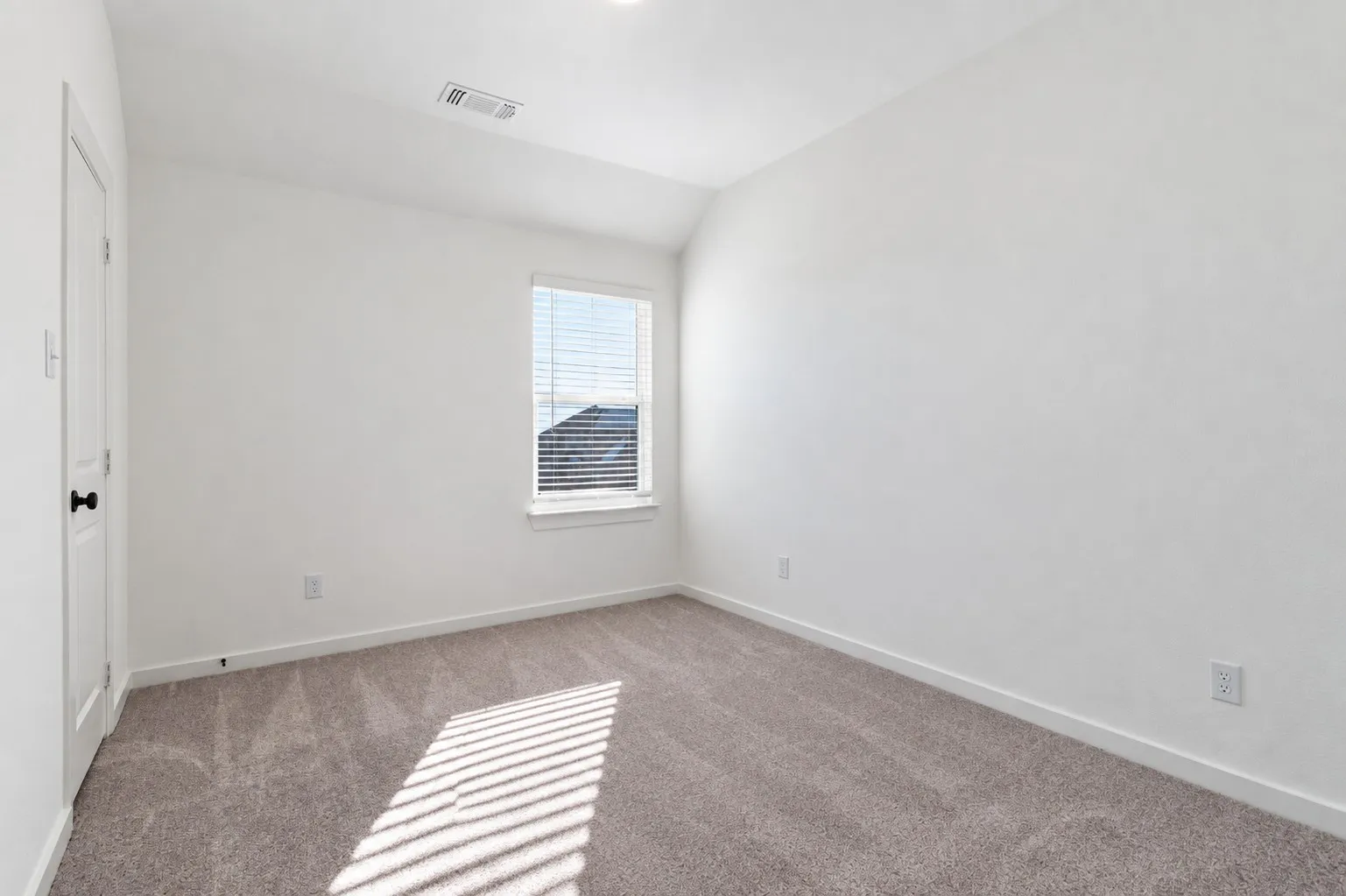 Spacious Upstairs Bedroom with a Walk-In Closet