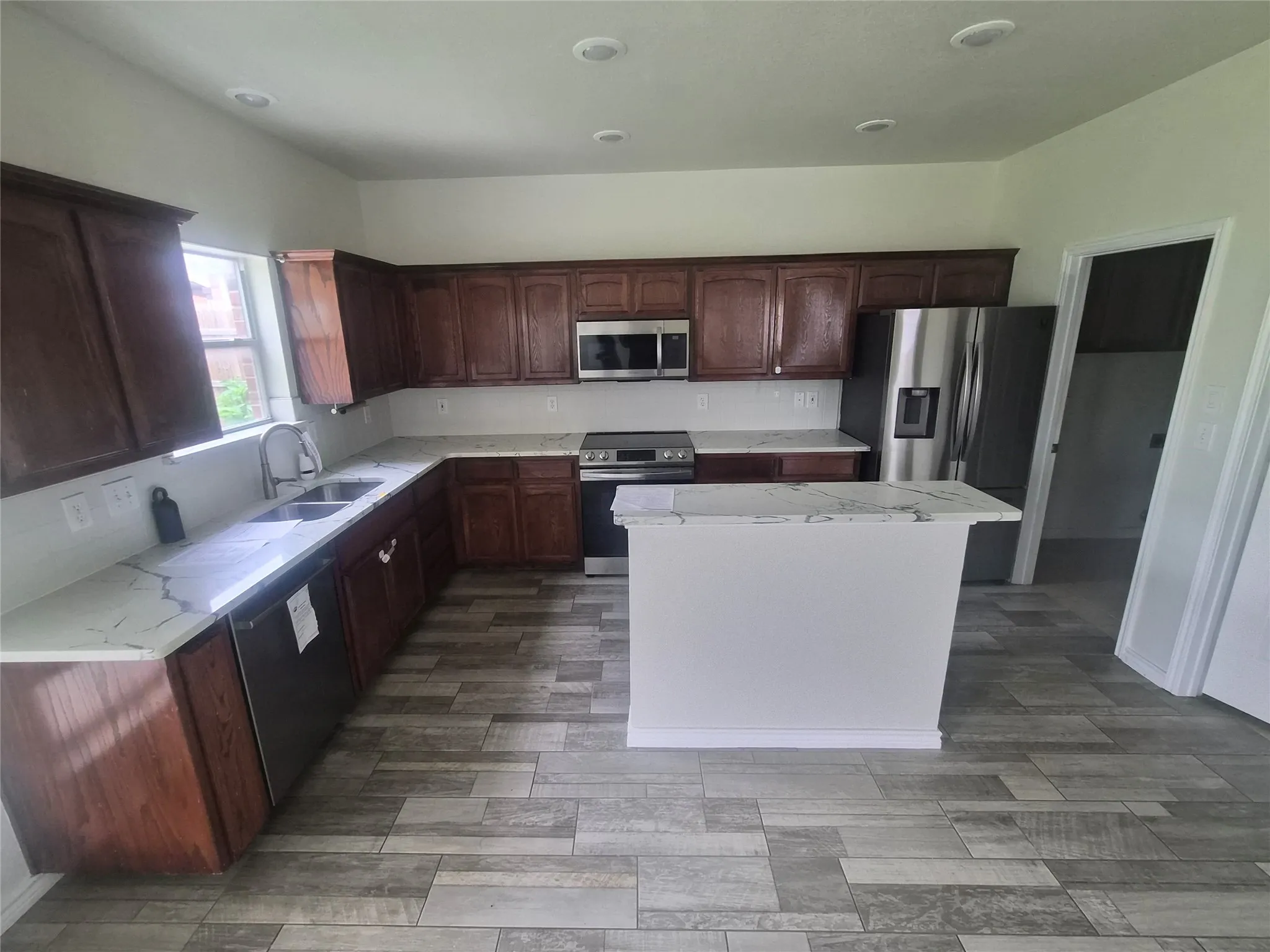 Single Family Residence For Sale in Tarrant County , 9209 Nathan Drive, White Settlement, Texas 76108, 3 Bedroom, 3 Bathroom, 2 Garage spaces, 2,156 Sqft, built in 2007, mls#21239626, Real Estate Agent in White Settlement, Homes For Sale in Tarrant county, Homes For Sale in White Settlement, Realtor in White Settlement Texas, Real Estate Brokerage Independent Realty Texas, Luminita Cordes Realtor
