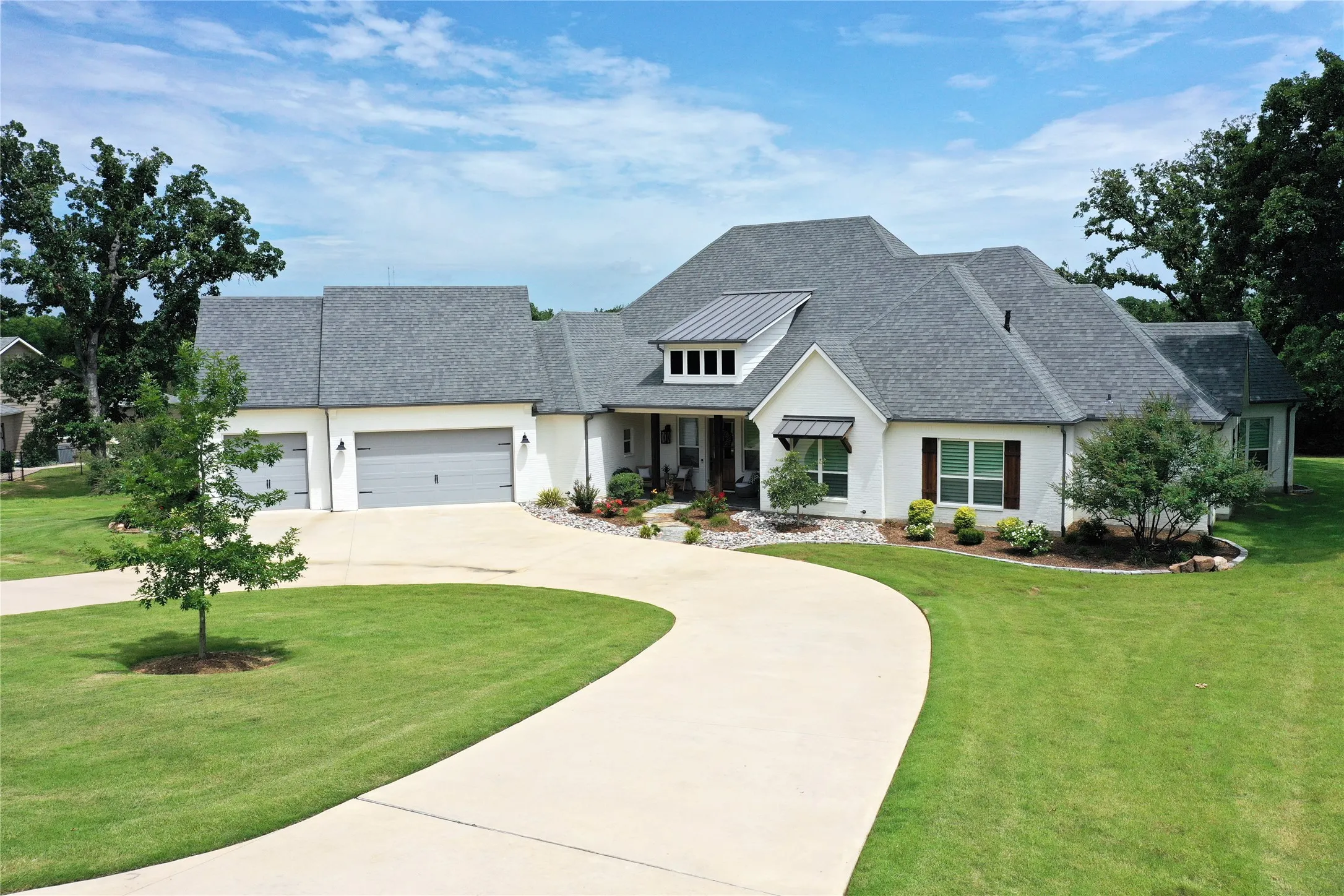 Single Family Residence For Sale in Grayson County , 377 Tananger Springs Drive, Denison, Texas 75021, 3 Bedroom, 3 Bathroom, 3 Garage spaces, 3,181 Sqft, built in 2021, mls#21239646, Real Estate Agent in Denison, Homes For Sale in Grayson county, Homes For Sale in Denison, Realtor in Denison Texas, Real Estate Brokerage Independent Realty Texas, Luminita Cordes Realtor