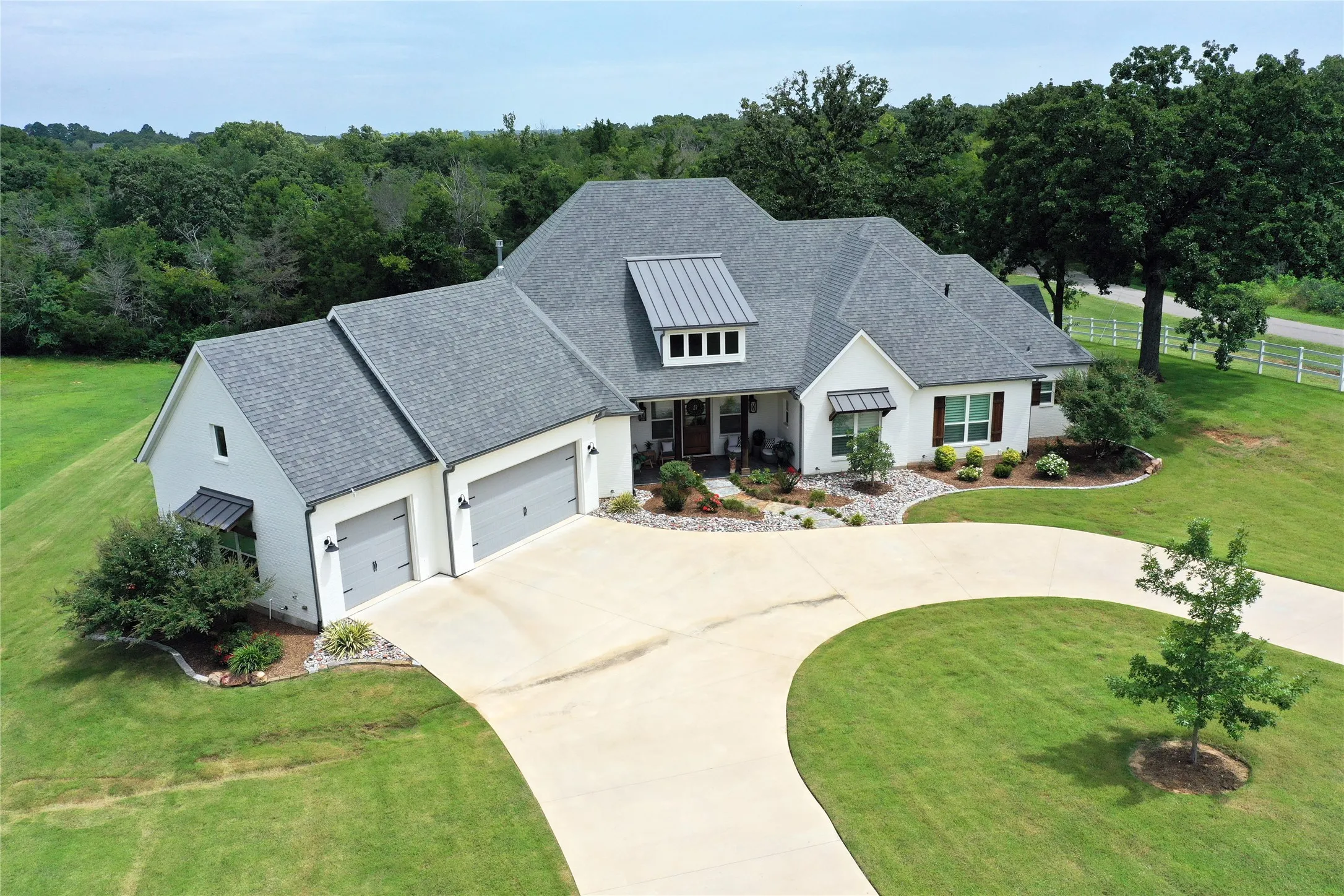 Single Family Residence For Sale in Grayson County , 377 Tananger Springs Drive, Denison, Texas 75021, 3 Bedroom, 3 Bathroom, 3 Garage spaces, 3,181 Sqft, built in 2021, mls#21239646, Real Estate Agent in Denison, Homes For Sale in Grayson county, Homes For Sale in Denison, Realtor in Denison Texas, Real Estate Brokerage Independent Realty Texas, Luminita Cordes Realtor