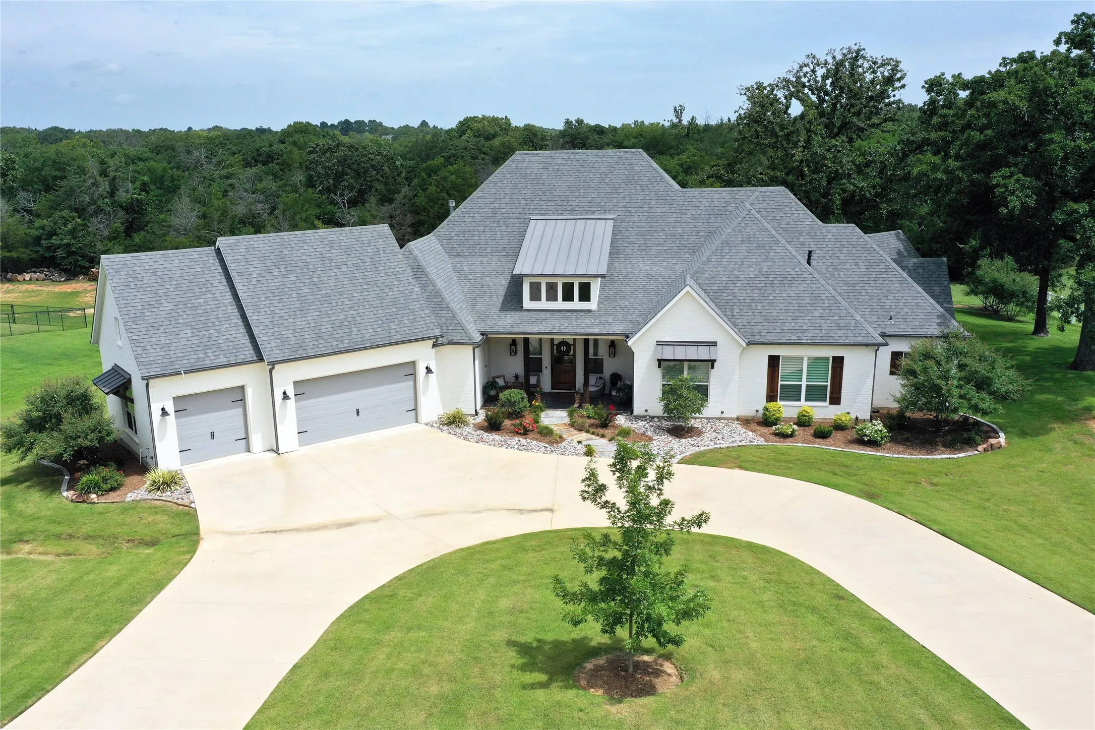 Single Family Residence For Sale in Grayson County , 377 Tananger Springs Drive, Denison, Texas 75021, 3 Bedroom, 3 Bathroom, 3 Garage spaces, 3,181 Sqft, built in 2021, mls#21239646, Real Estate Agent in Denison, Homes For Sale in Grayson county, Homes For Sale in Denison, Realtor in Denison Texas, Real Estate Brokerage Independent Realty Texas, Luminita Cordes Realtor