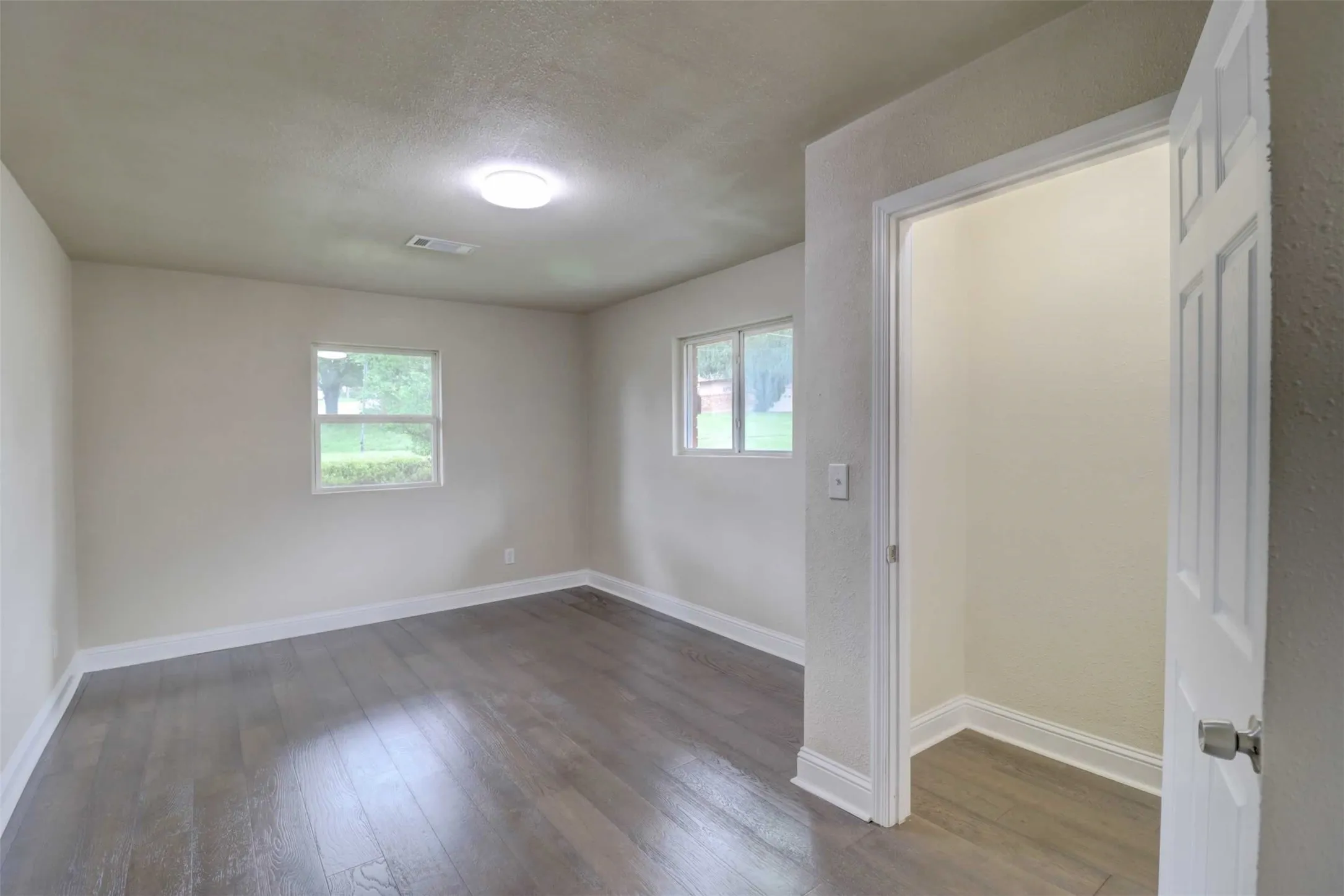 Single Family Residence For Sale in Dallas County , 1245 Whispering Court, Dallas, Texas 75241, 3 Bedroom, 2 Bathroom, 2 Garage spaces, 1,717 Sqft, built in 1963, Preowned, mls#21234399, Real Estate Agent in Dallas, Homes For Sale in Dallas county, Homes For Sale in Dallas, Realtor in Dallas Texas, Real Estate Brokerage Independent Realty Texas, Luminita Cordes Realtor