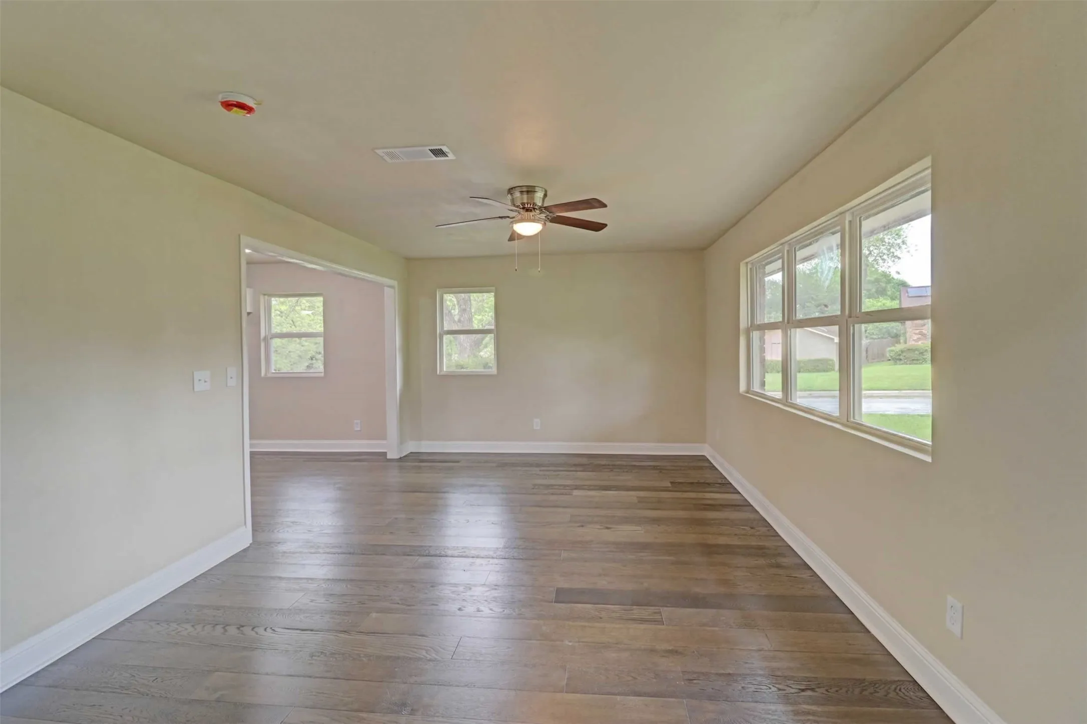 Single Family Residence For Sale in Dallas County , 1245 Whispering Court, Dallas, Texas 75241, 3 Bedroom, 2 Bathroom, 2 Garage spaces, 1,717 Sqft, built in 1963, Preowned, mls#21234399, Real Estate Agent in Dallas, Homes For Sale in Dallas county, Homes For Sale in Dallas, Realtor in Dallas Texas, Real Estate Brokerage Independent Realty Texas, Luminita Cordes Realtor