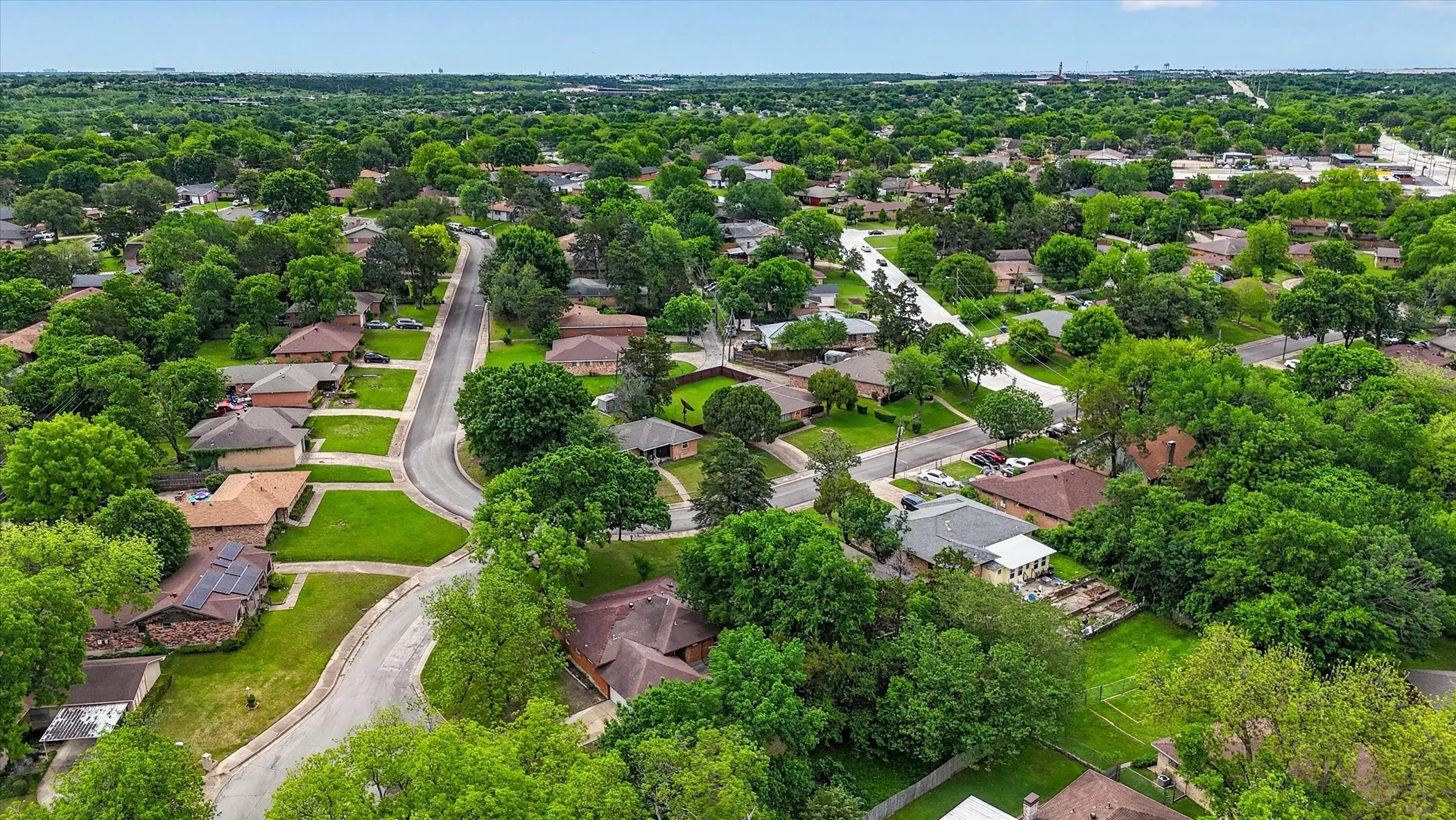 Single Family Residence For Sale in Dallas County , 1245 Whispering Court, Dallas, Texas 75241, 3 Bedroom, 2 Bathroom, 2 Garage spaces, 1,717 Sqft, built in 1963, Preowned, mls#21234399, Real Estate Agent in Dallas, Homes For Sale in Dallas county, Homes For Sale in Dallas, Realtor in Dallas Texas, Real Estate Brokerage Independent Realty Texas, Luminita Cordes Realtor