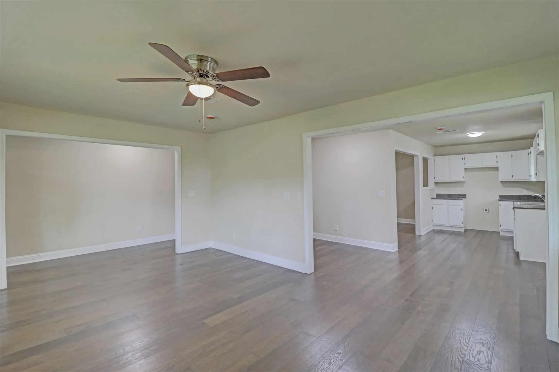 Single Family Residence For Sale in Dallas County , 1245 Whispering Court, Dallas, Texas 75241, 3 Bedroom, 2 Bathroom, 2 Garage spaces, 1,717 Sqft, built in 1963, Preowned, mls#21234399, Real Estate Agent in Dallas, Homes For Sale in Dallas county, Homes For Sale in Dallas, Realtor in Dallas Texas, Real Estate Brokerage Independent Realty Texas, Luminita Cordes Realtor
