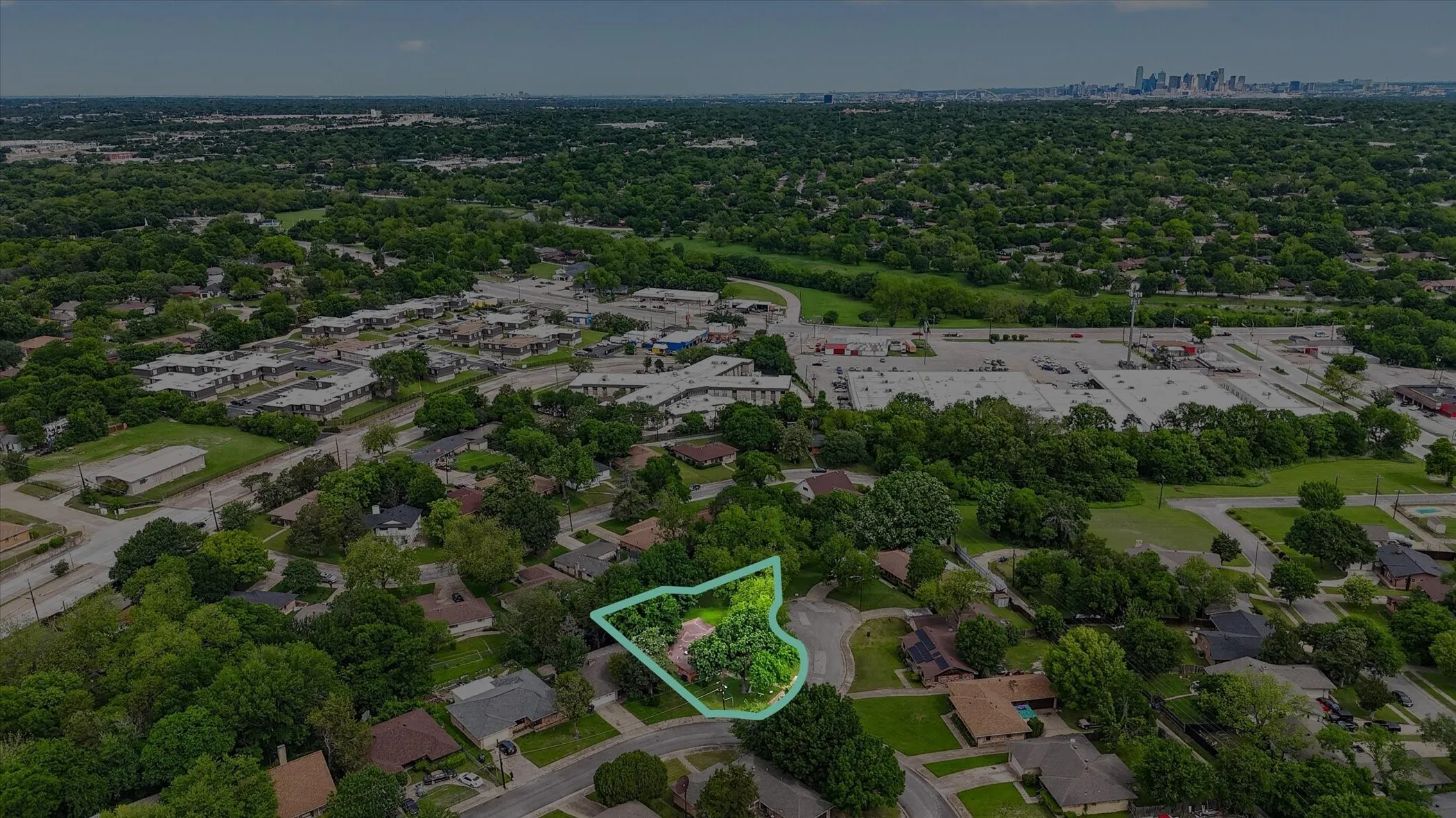 Single Family Residence For Sale in Dallas County , 1245 Whispering Court, Dallas, Texas 75241, 3 Bedroom, 2 Bathroom, 2 Garage spaces, 1,717 Sqft, built in 1963, Preowned, mls#21234399, Real Estate Agent in Dallas, Homes For Sale in Dallas county, Homes For Sale in Dallas, Realtor in Dallas Texas, Real Estate Brokerage Independent Realty Texas, Luminita Cordes Realtor