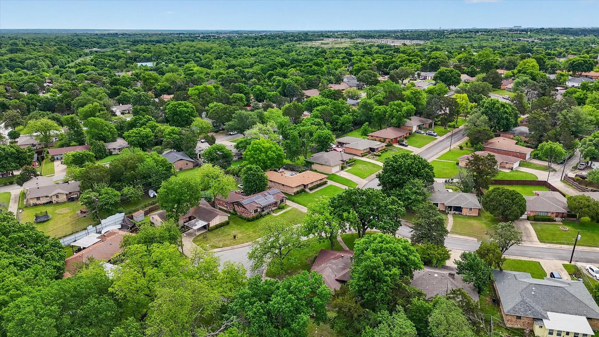 Single Family Residence For Sale in Dallas County , 1245 Whispering Court, Dallas, Texas 75241, 3 Bedroom, 2 Bathroom, 2 Garage spaces, 1,717 Sqft, built in 1963, Preowned, mls#21234399, Real Estate Agent in Dallas, Homes For Sale in Dallas county, Homes For Sale in Dallas, Realtor in Dallas Texas, Real Estate Brokerage Independent Realty Texas, Luminita Cordes Realtor
