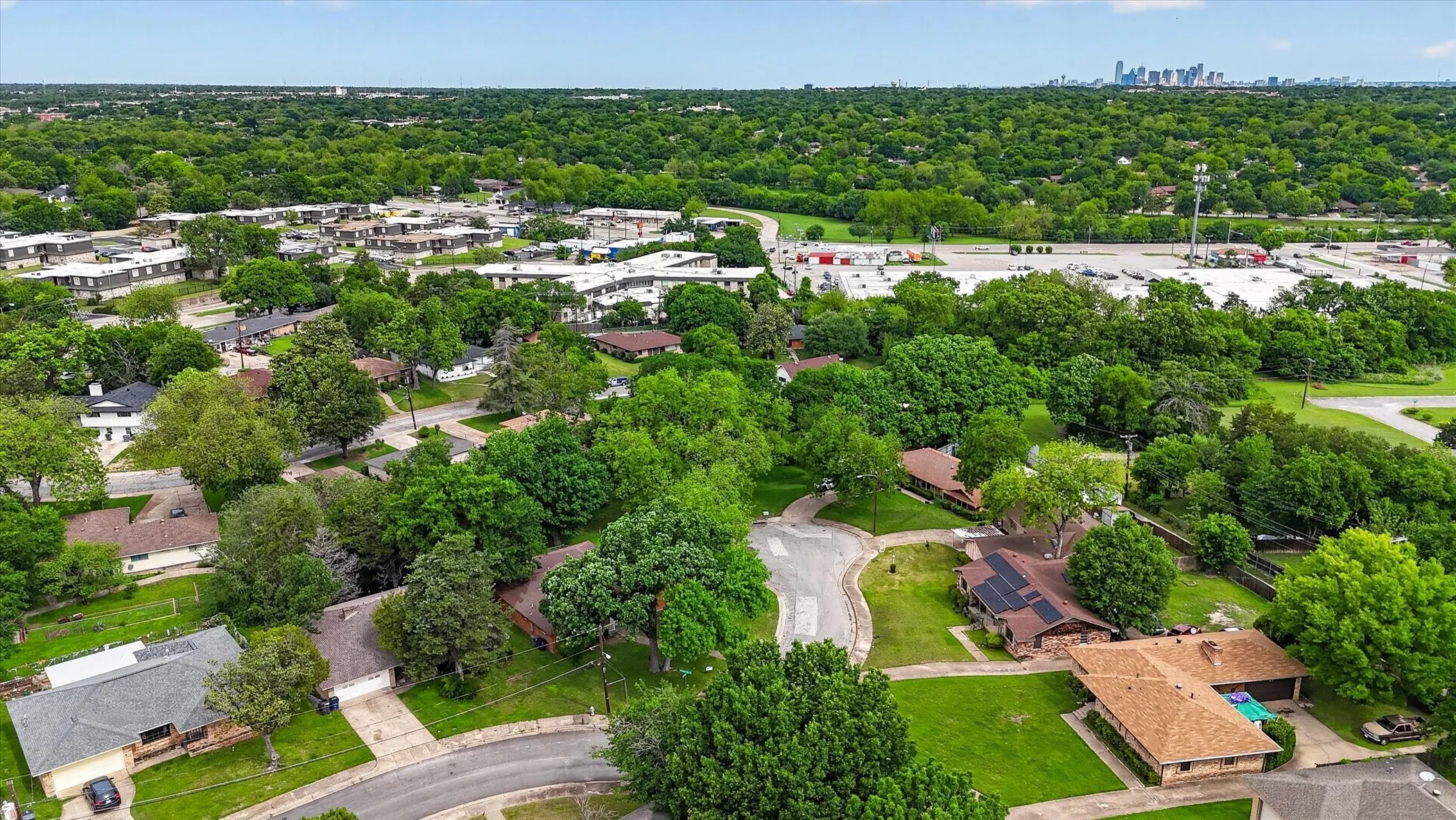 Single Family Residence For Sale in Dallas County , 1245 Whispering Court, Dallas, Texas 75241, 3 Bedroom, 2 Bathroom, 2 Garage spaces, 1,717 Sqft, built in 1963, Preowned, mls#21234399, Real Estate Agent in Dallas, Homes For Sale in Dallas county, Homes For Sale in Dallas, Realtor in Dallas Texas, Real Estate Brokerage Independent Realty Texas, Luminita Cordes Realtor