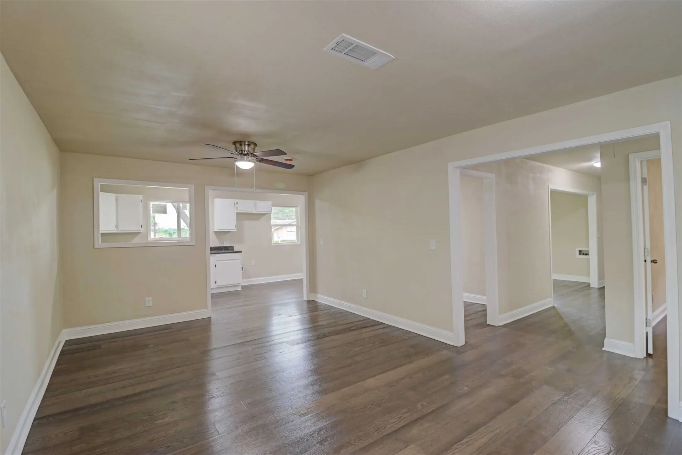 Single Family Residence For Sale in Dallas County , 1245 Whispering Court, Dallas, Texas 75241, 3 Bedroom, 2 Bathroom, 2 Garage spaces, 1,717 Sqft, built in 1963, Preowned, mls#21234399, Real Estate Agent in Dallas, Homes For Sale in Dallas county, Homes For Sale in Dallas, Realtor in Dallas Texas, Real Estate Brokerage Independent Realty Texas, Luminita Cordes Realtor