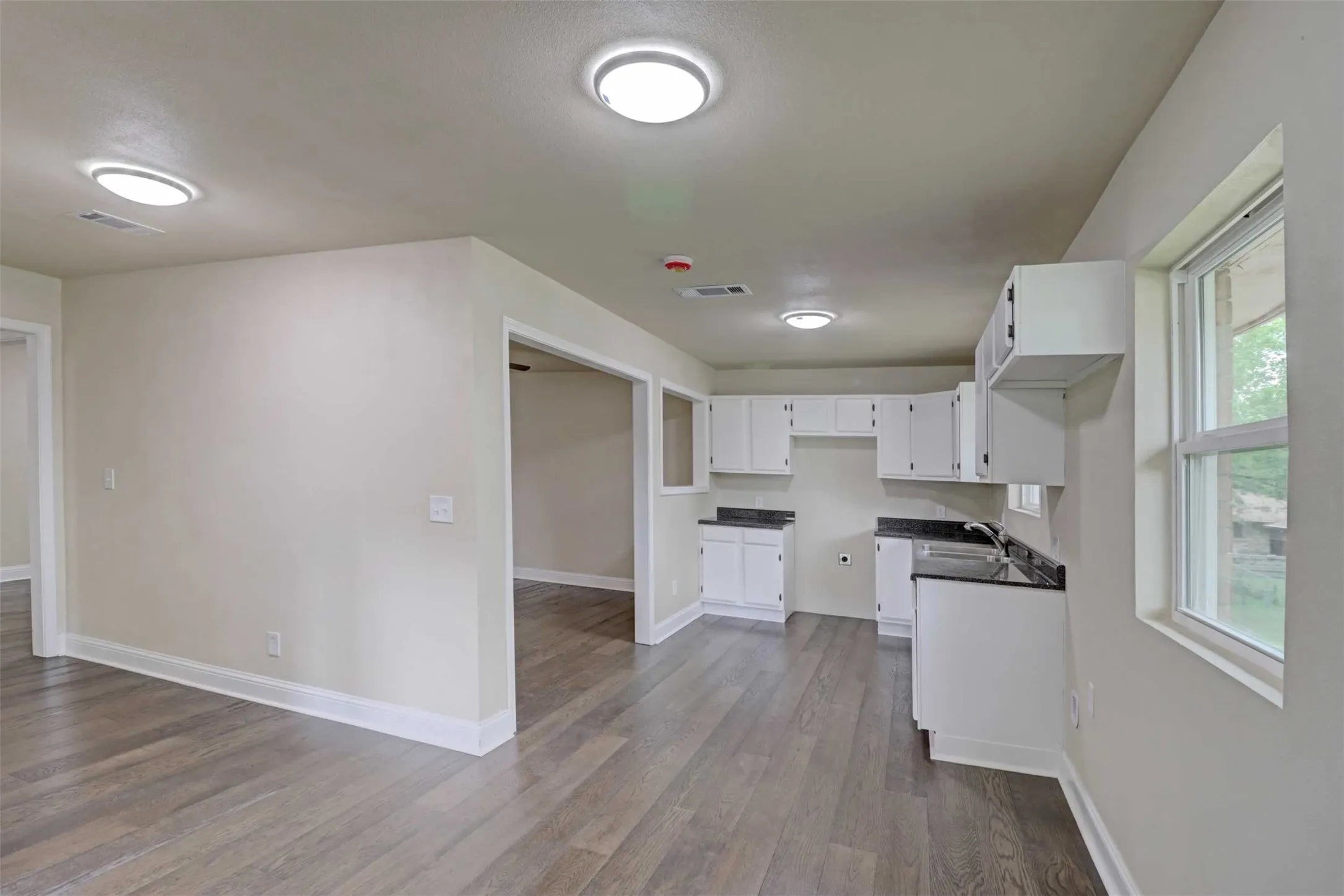 Single Family Residence For Sale in Dallas County , 1245 Whispering Court, Dallas, Texas 75241, 3 Bedroom, 2 Bathroom, 2 Garage spaces, 1,717 Sqft, built in 1963, Preowned, mls#21234399, Real Estate Agent in Dallas, Homes For Sale in Dallas county, Homes For Sale in Dallas, Realtor in Dallas Texas, Real Estate Brokerage Independent Realty Texas, Luminita Cordes Realtor