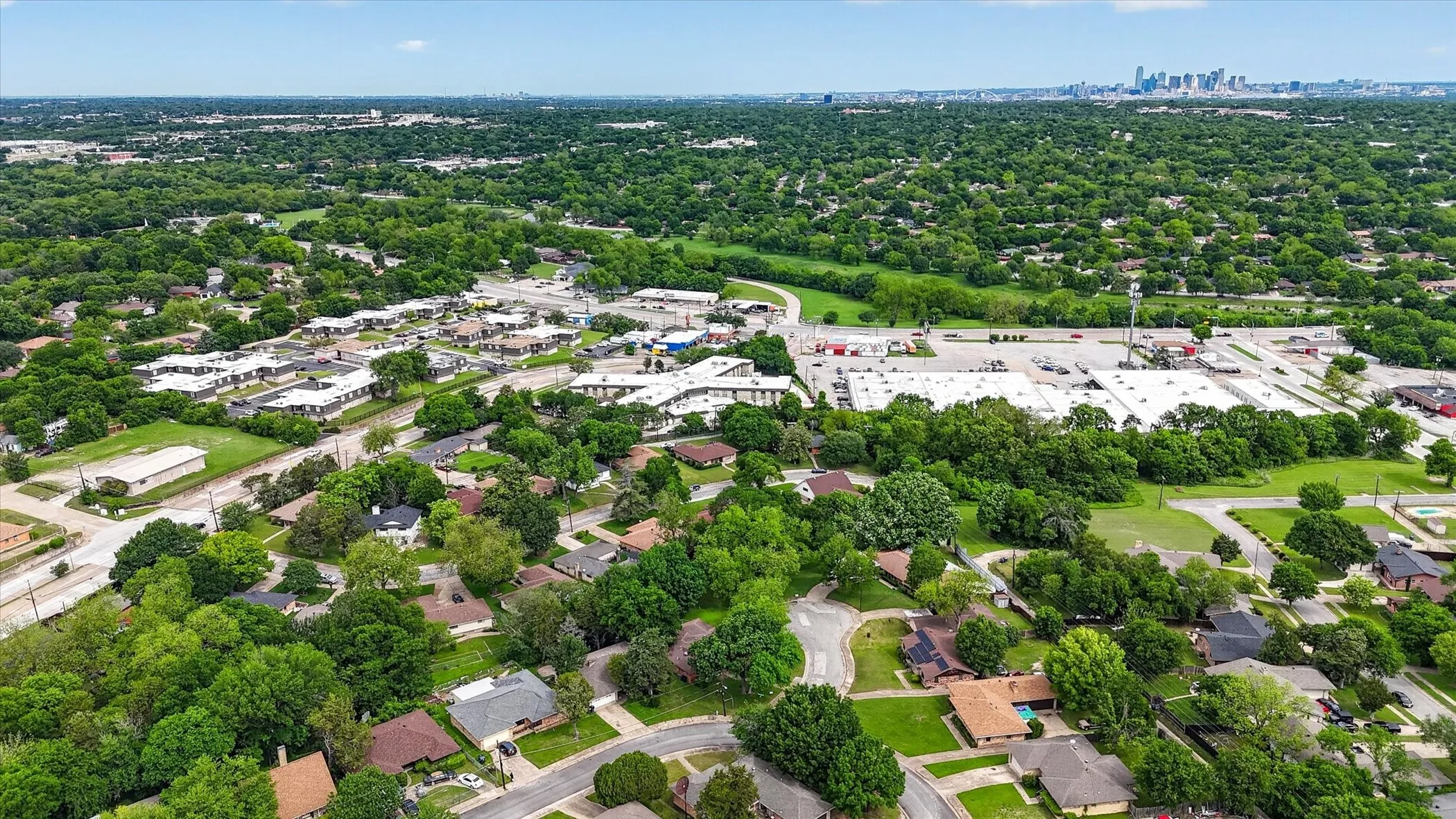 Single Family Residence For Sale in Dallas County , 1245 Whispering Court, Dallas, Texas 75241, 3 Bedroom, 2 Bathroom, 2 Garage spaces, 1,717 Sqft, built in 1963, Preowned, mls#21234399, Real Estate Agent in Dallas, Homes For Sale in Dallas county, Homes For Sale in Dallas, Realtor in Dallas Texas, Real Estate Brokerage Independent Realty Texas, Luminita Cordes Realtor
