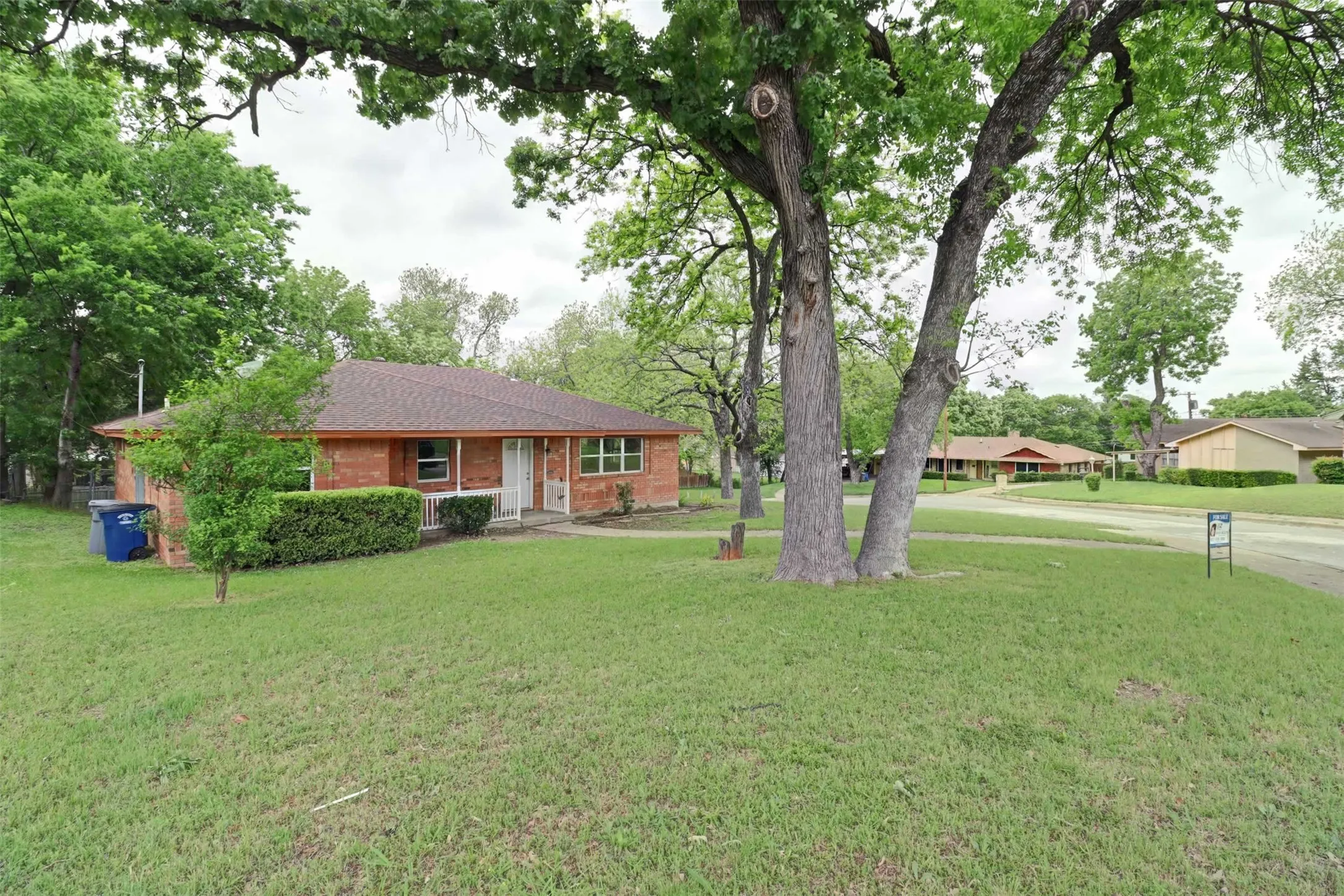 Single Family Residence For Sale in Dallas County , 1245 Whispering Court, Dallas, Texas 75241, 3 Bedroom, 2 Bathroom, 2 Garage spaces, 1,717 Sqft, built in 1963, Preowned, mls#21234399, Real Estate Agent in Dallas, Homes For Sale in Dallas county, Homes For Sale in Dallas, Realtor in Dallas Texas, Real Estate Brokerage Independent Realty Texas, Luminita Cordes Realtor