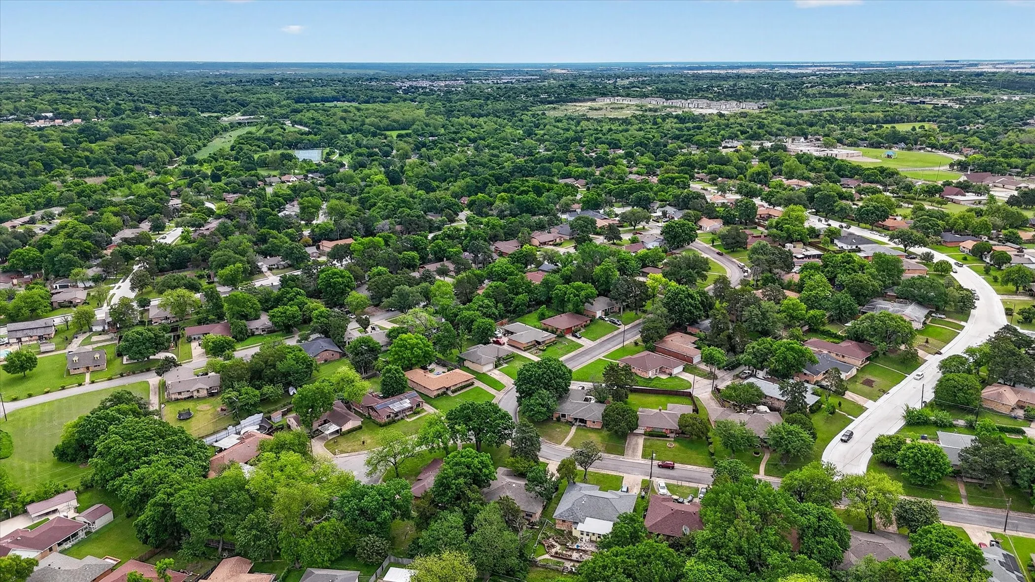 Single Family Residence For Sale in Dallas County , 1245 Whispering Court, Dallas, Texas 75241, 3 Bedroom, 2 Bathroom, 2 Garage spaces, 1,717 Sqft, built in 1963, Preowned, mls#21234399, Real Estate Agent in Dallas, Homes For Sale in Dallas county, Homes For Sale in Dallas, Realtor in Dallas Texas, Real Estate Brokerage Independent Realty Texas, Luminita Cordes Realtor