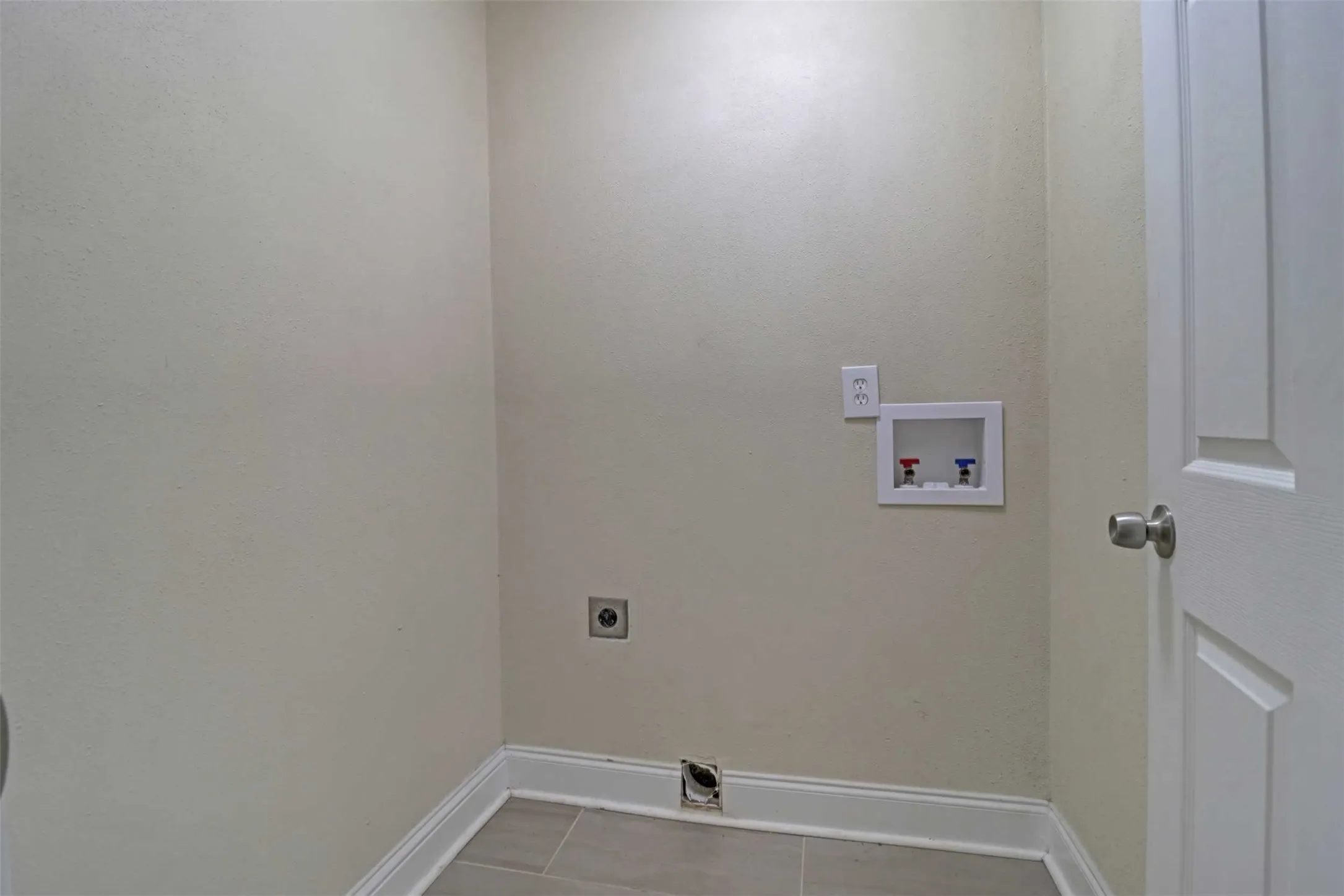 Single Family Residence For Sale in Dallas County , 1245 Whispering Court, Dallas, Texas 75241, 3 Bedroom, 2 Bathroom, 2 Garage spaces, 1,717 Sqft, built in 1963, Preowned, mls#21234399, Real Estate Agent in Dallas, Homes For Sale in Dallas county, Homes For Sale in Dallas, Realtor in Dallas Texas, Real Estate Brokerage Independent Realty Texas, Luminita Cordes Realtor