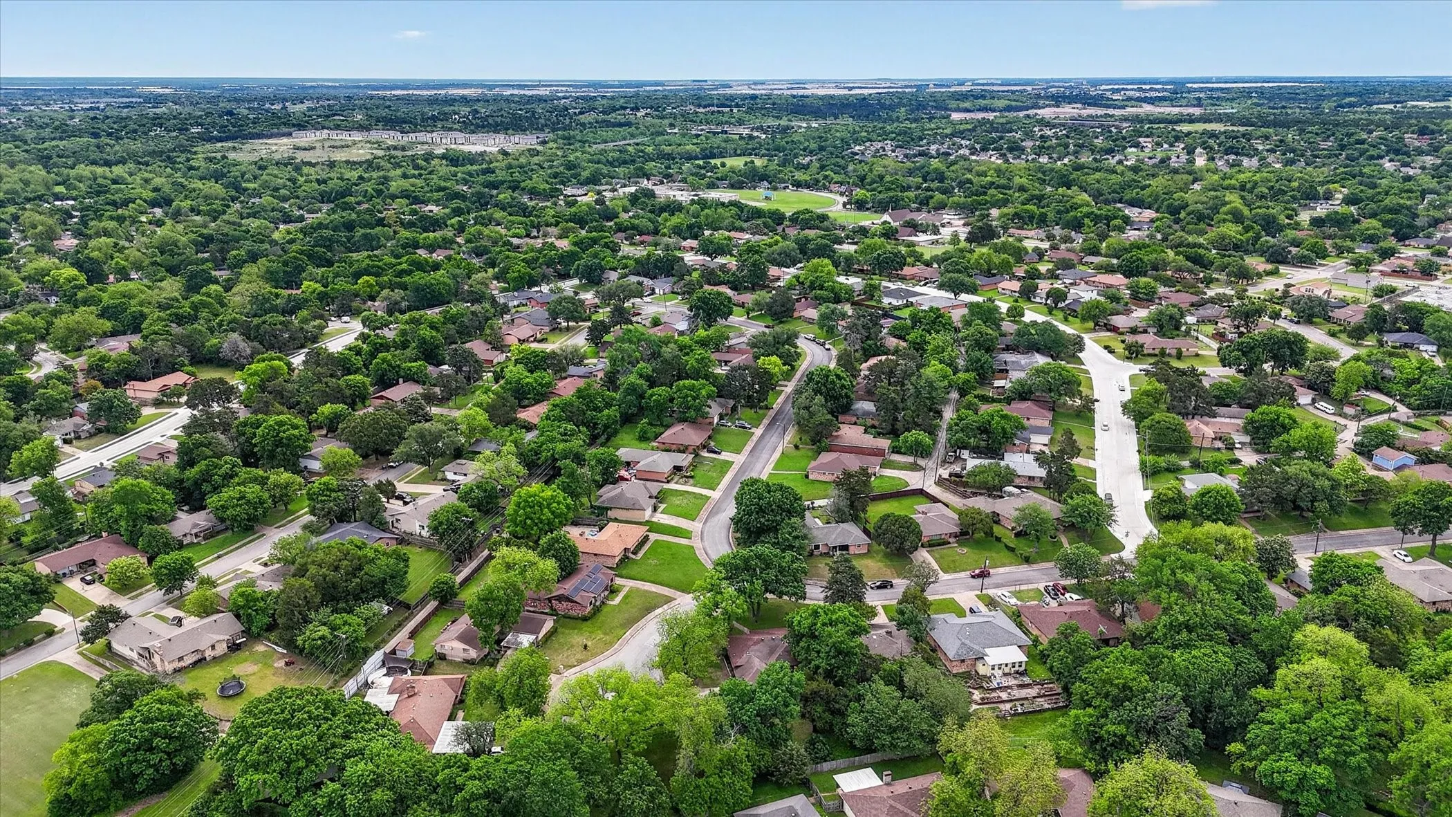 Single Family Residence For Sale in Dallas County , 1245 Whispering Court, Dallas, Texas 75241, 3 Bedroom, 2 Bathroom, 2 Garage spaces, 1,717 Sqft, built in 1963, Preowned, mls#21234399, Real Estate Agent in Dallas, Homes For Sale in Dallas county, Homes For Sale in Dallas, Realtor in Dallas Texas, Real Estate Brokerage Independent Realty Texas, Luminita Cordes Realtor