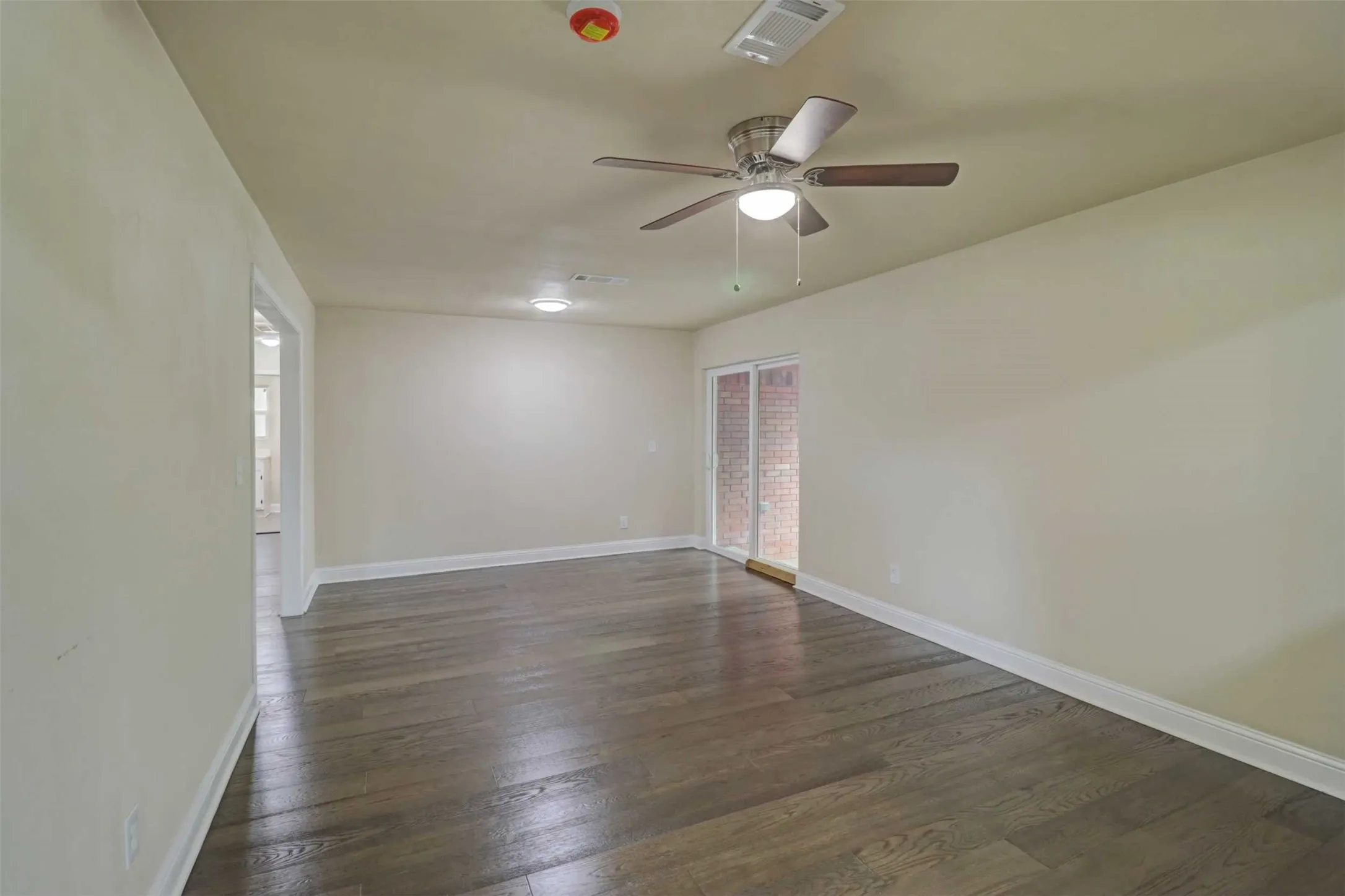 Single Family Residence For Sale in Dallas County , 1245 Whispering Court, Dallas, Texas 75241, 3 Bedroom, 2 Bathroom, 2 Garage spaces, 1,717 Sqft, built in 1963, Preowned, mls#21234399, Real Estate Agent in Dallas, Homes For Sale in Dallas county, Homes For Sale in Dallas, Realtor in Dallas Texas, Real Estate Brokerage Independent Realty Texas, Luminita Cordes Realtor