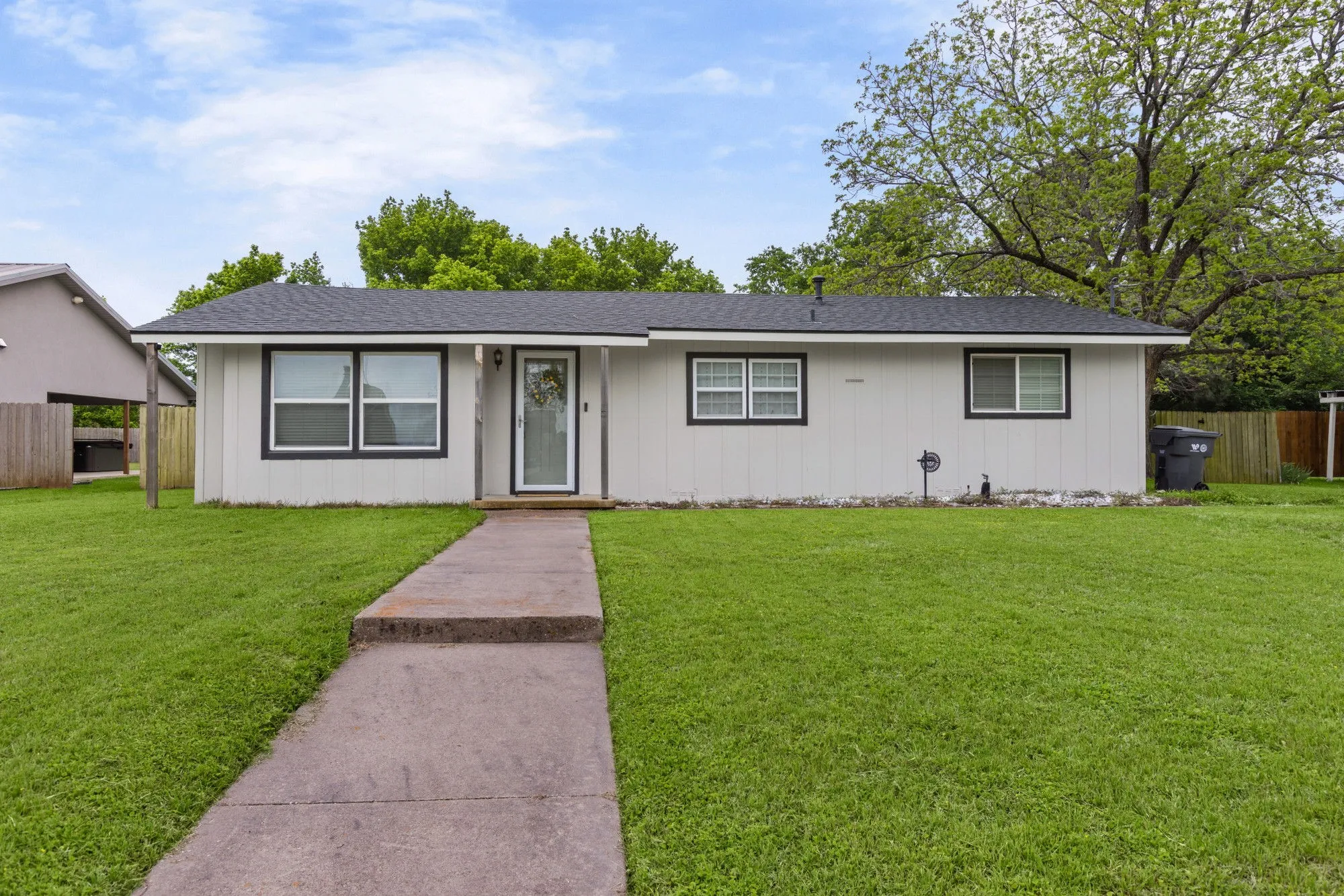 Single story home with roof with shingles