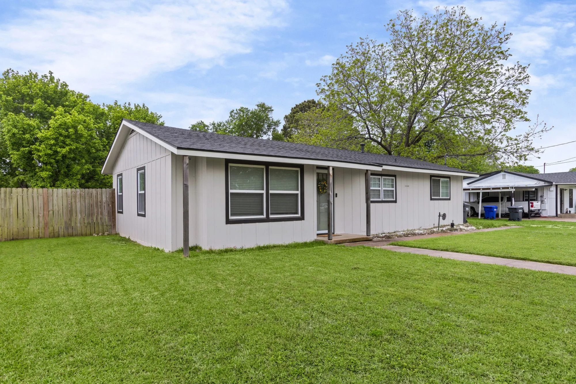 Single story home with roof with shingles