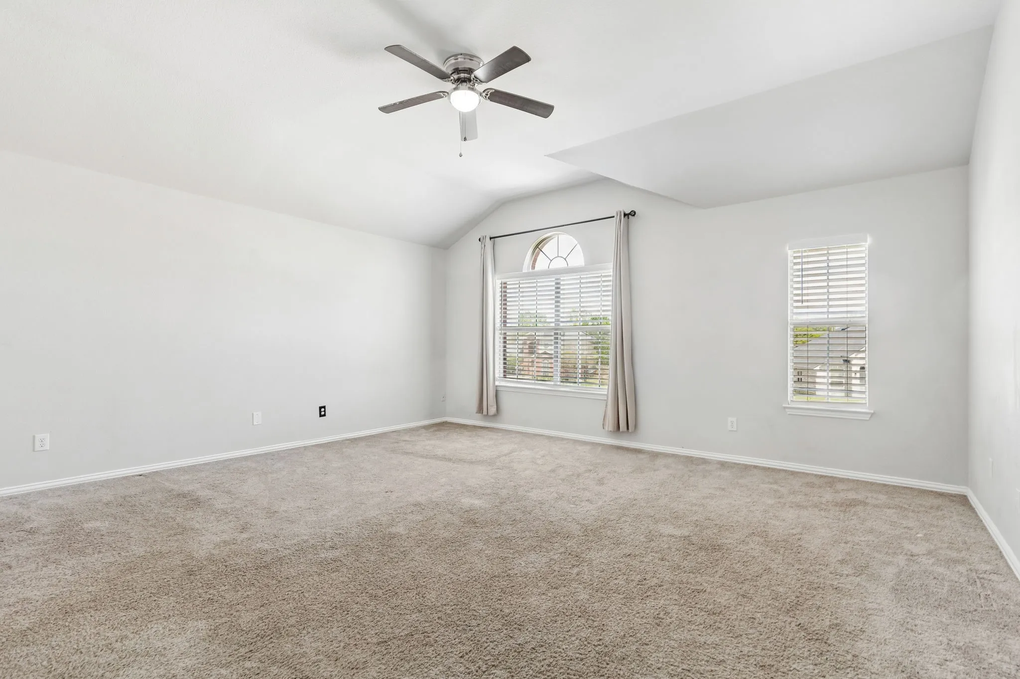Single Family Residence For Sale in Dallas County , 3201 Cantura Drive, Mesquite, Texas 75181, 5 Bedroom, 4 Bathroom, 2 Garage spaces, 4,873 Sqft, built in 2001, Preowned, mls#21239703, Real Estate Agent in Mesquite, Homes For Sale in Dallas county, Homes For Sale in Mesquite, Realtor in Mesquite Texas, Real Estate Brokerage Independent Realty Texas, Luminita Cordes Realtor