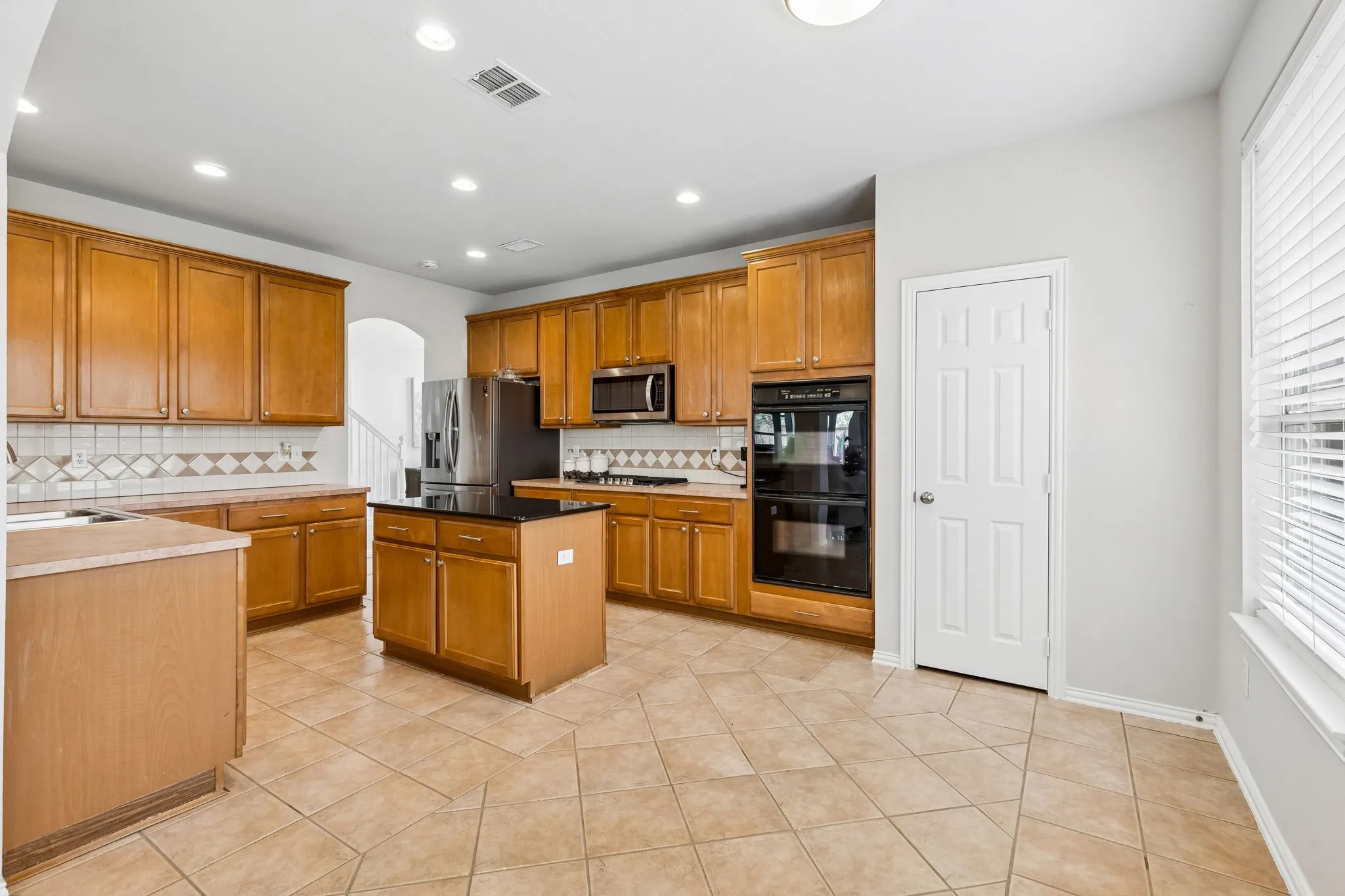 Single Family Residence For Sale in Dallas County , 3201 Cantura Drive, Mesquite, Texas 75181, 5 Bedroom, 4 Bathroom, 2 Garage spaces, 4,873 Sqft, built in 2001, Preowned, mls#21239703, Real Estate Agent in Mesquite, Homes For Sale in Dallas county, Homes For Sale in Mesquite, Realtor in Mesquite Texas, Real Estate Brokerage Independent Realty Texas, Luminita Cordes Realtor