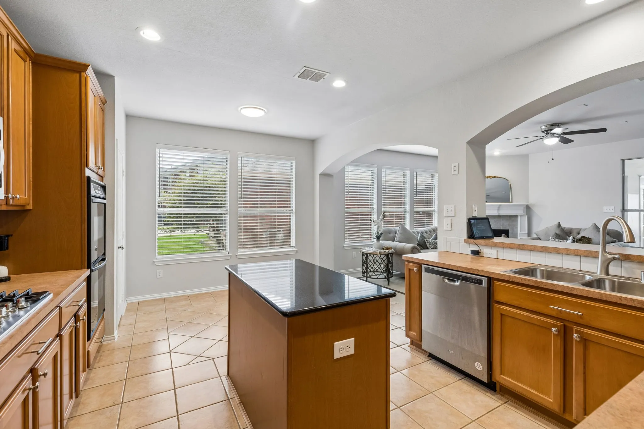 Single Family Residence For Sale in Dallas County , 3201 Cantura Drive, Mesquite, Texas 75181, 5 Bedroom, 4 Bathroom, 2 Garage spaces, 4,873 Sqft, built in 2001, Preowned, mls#21239703, Real Estate Agent in Mesquite, Homes For Sale in Dallas county, Homes For Sale in Mesquite, Realtor in Mesquite Texas, Real Estate Brokerage Independent Realty Texas, Luminita Cordes Realtor