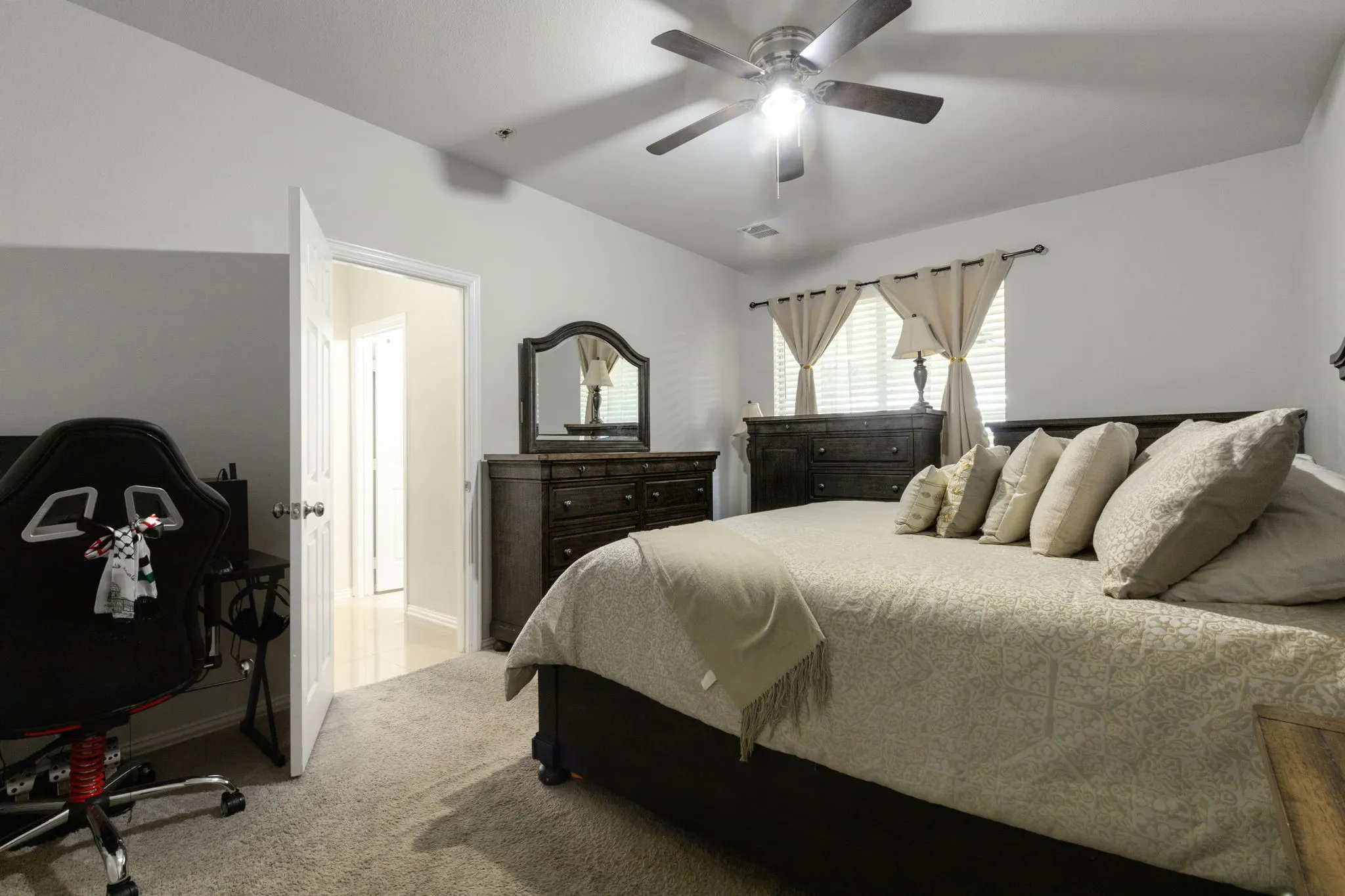 Single Family Residence For Sale in Dallas County , 3201 Cantura Drive, Mesquite, Texas 75181, 5 Bedroom, 4 Bathroom, 2 Garage spaces, 4,873 Sqft, built in 2001, Preowned, mls#21239703, Real Estate Agent in Mesquite, Homes For Sale in Dallas county, Homes For Sale in Mesquite, Realtor in Mesquite Texas, Real Estate Brokerage Independent Realty Texas, Luminita Cordes Realtor