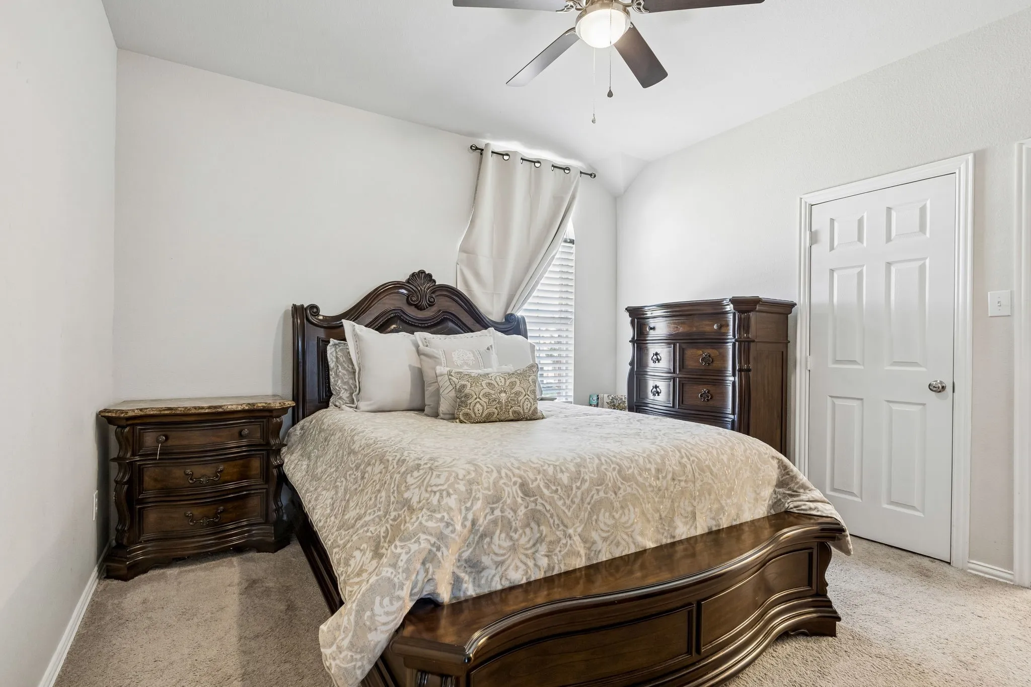 Single Family Residence For Sale in Dallas County , 3201 Cantura Drive, Mesquite, Texas 75181, 5 Bedroom, 4 Bathroom, 2 Garage spaces, 4,873 Sqft, built in 2001, Preowned, mls#21239703, Real Estate Agent in Mesquite, Homes For Sale in Dallas county, Homes For Sale in Mesquite, Realtor in Mesquite Texas, Real Estate Brokerage Independent Realty Texas, Luminita Cordes Realtor