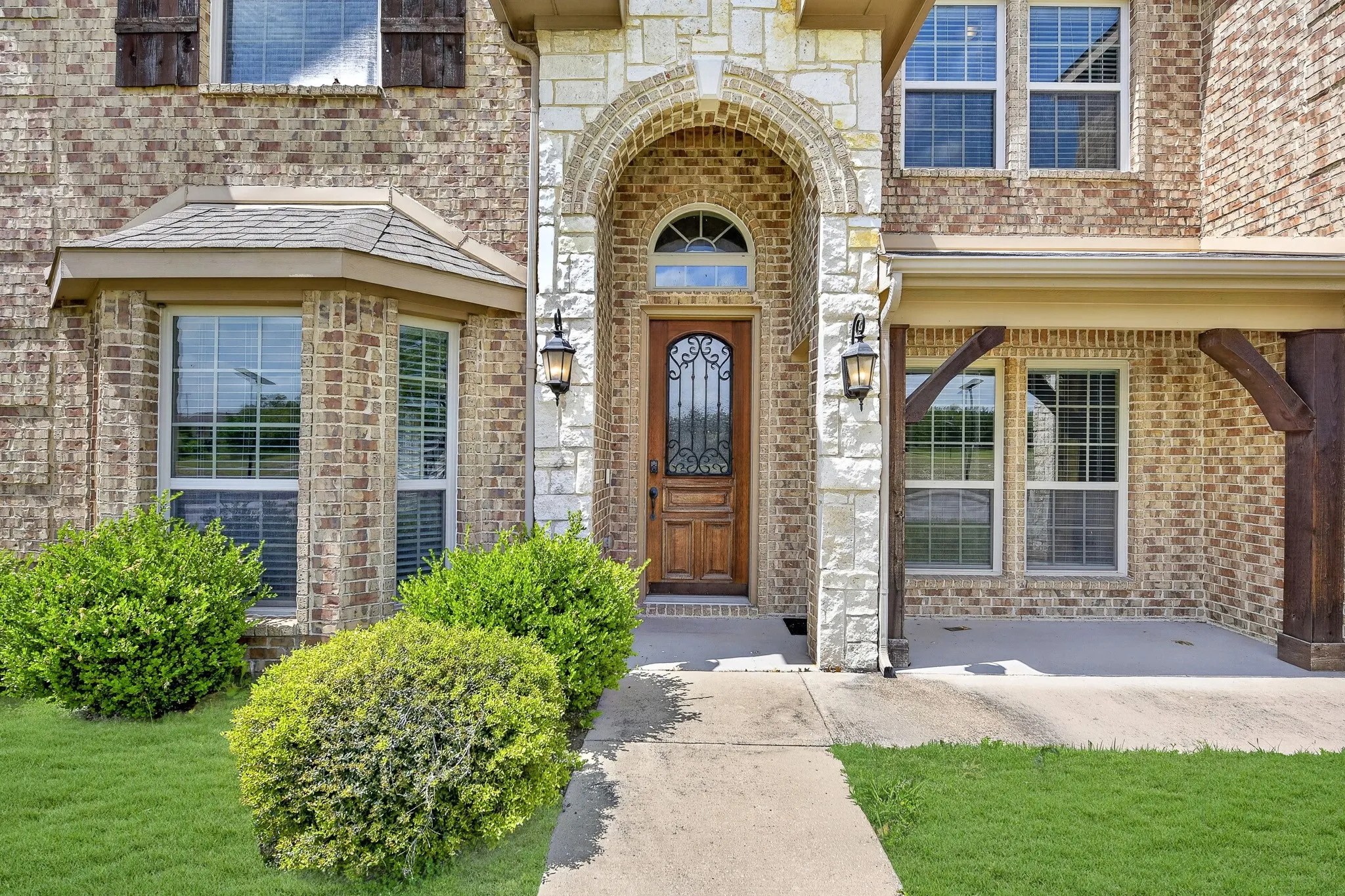 Single Family Residence For Sale in Ellis County , 127 Lake Trail Drive, Red Oak, Texas 75154, 5 Bedroom, 4 Bathroom, 2 Garage spaces, 3,917 Sqft, built in 2016, mls#21239708, Real Estate Agent in Red Oak, Homes For Sale in Ellis county, Homes For Sale in Red Oak, Realtor in Red Oak Texas, Real Estate Brokerage Independent Realty Texas, Luminita Cordes Realtor