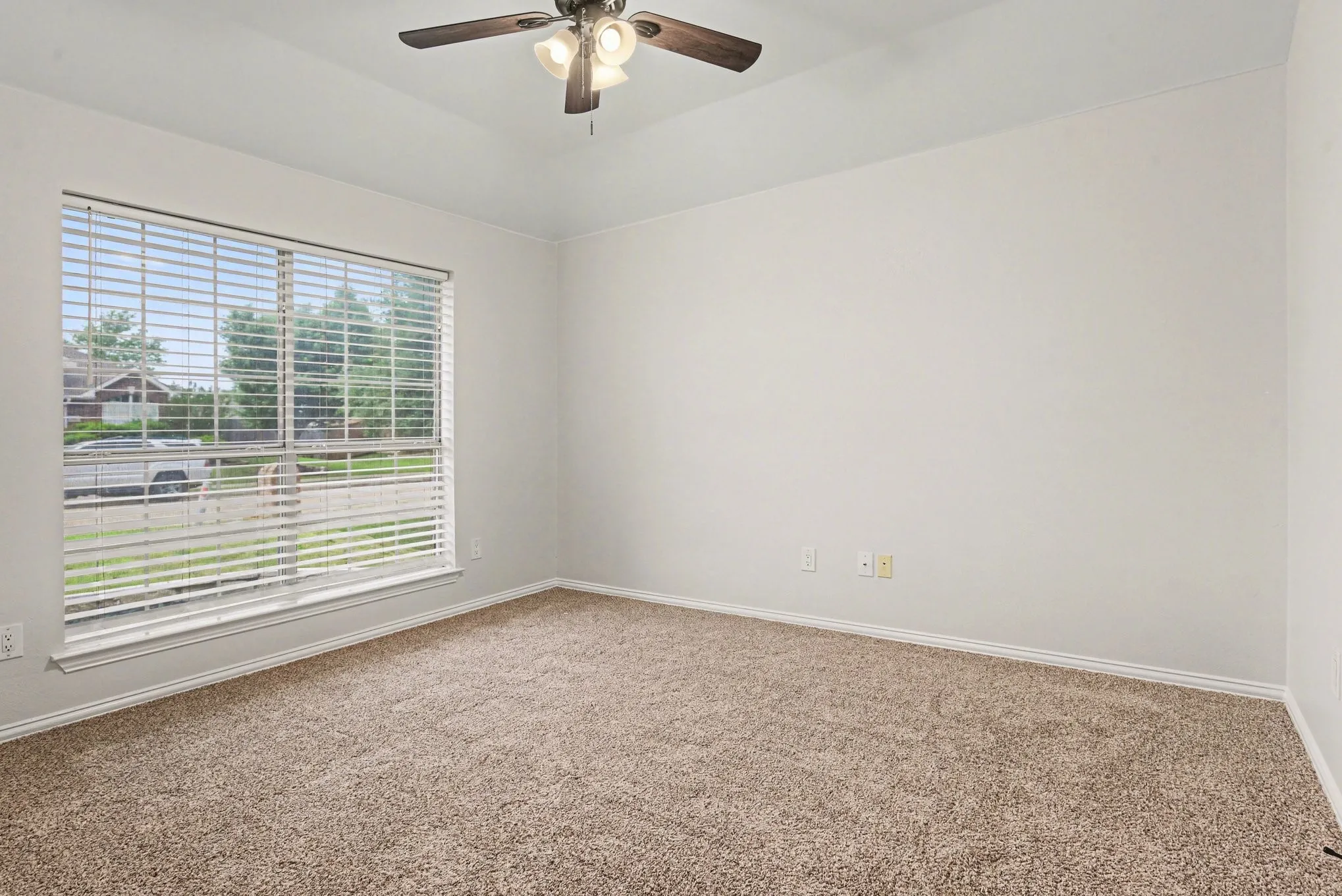 Single Family Residence For Sale in Rockwall County , 2510 Daybreak Drive, Rockwall, Texas 75032, 3 Bedroom, 2 Bathroom, 2 Garage spaces, 2,343 Sqft, built in 2009, mls#21237933, Real Estate Agent in Rockwall, Homes For Sale in Rockwall county, Homes For Sale in Rockwall, Realtor in Rockwall Texas, Real Estate Brokerage Independent Realty Texas, Luminita Cordes Realtor