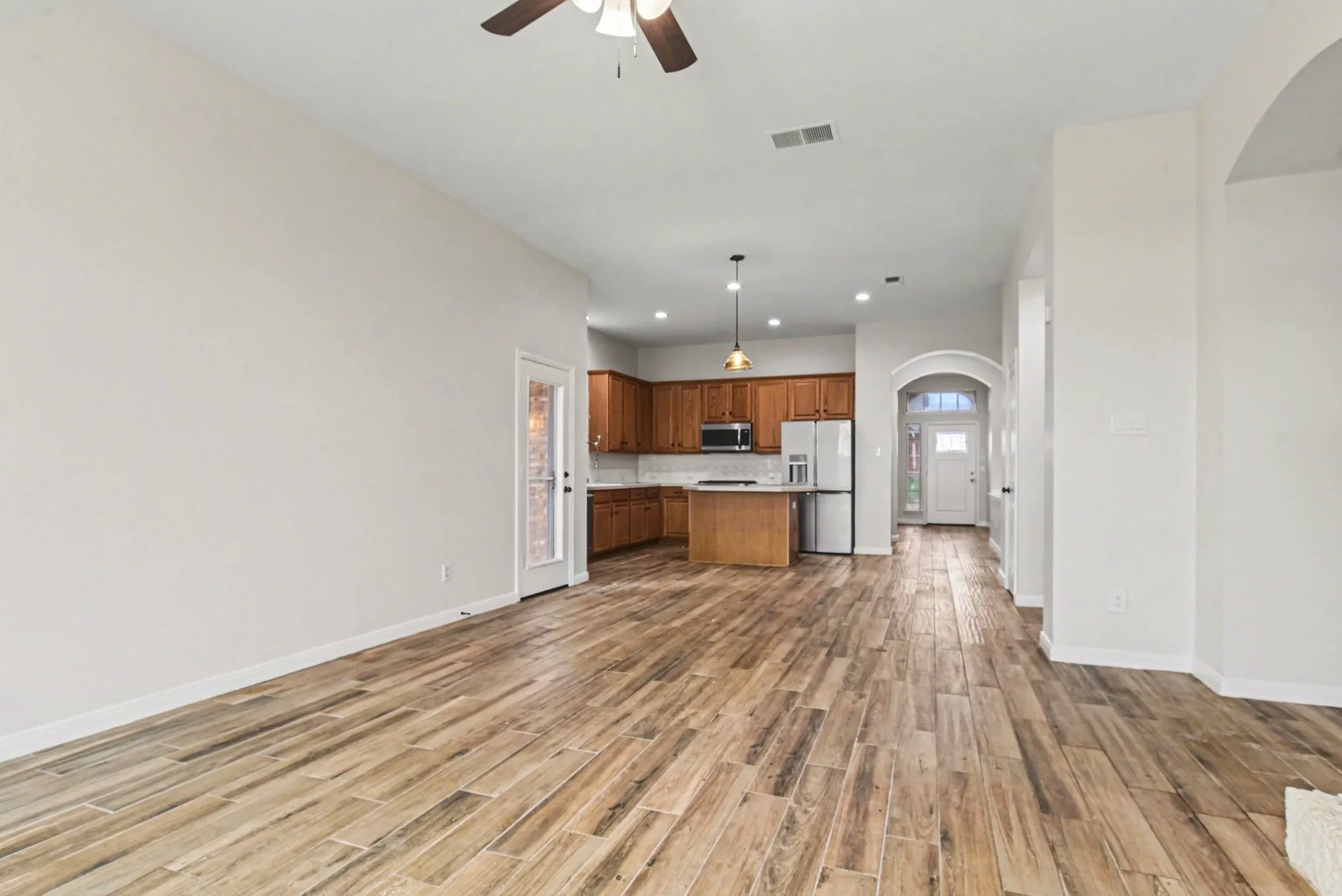 Single Family Residence For Sale in Rockwall County , 2510 Daybreak Drive, Rockwall, Texas 75032, 3 Bedroom, 2 Bathroom, 2 Garage spaces, 2,343 Sqft, built in 2009, mls#21237933, Real Estate Agent in Rockwall, Homes For Sale in Rockwall county, Homes For Sale in Rockwall, Realtor in Rockwall Texas, Real Estate Brokerage Independent Realty Texas, Luminita Cordes Realtor