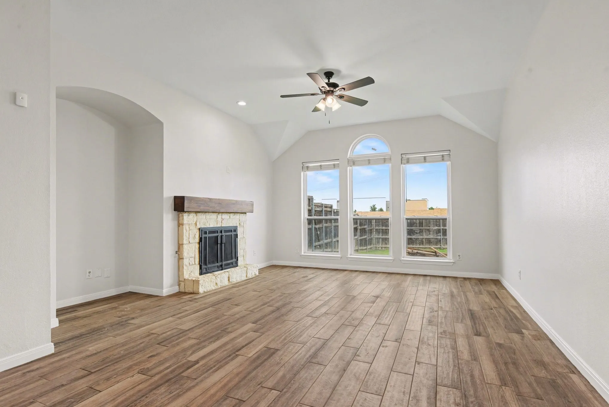 Single Family Residence For Sale in Rockwall County , 2510 Daybreak Drive, Rockwall, Texas 75032, 3 Bedroom, 2 Bathroom, 2 Garage spaces, 2,343 Sqft, built in 2009, mls#21237933, Real Estate Agent in Rockwall, Homes For Sale in Rockwall county, Homes For Sale in Rockwall, Realtor in Rockwall Texas, Real Estate Brokerage Independent Realty Texas, Luminita Cordes Realtor