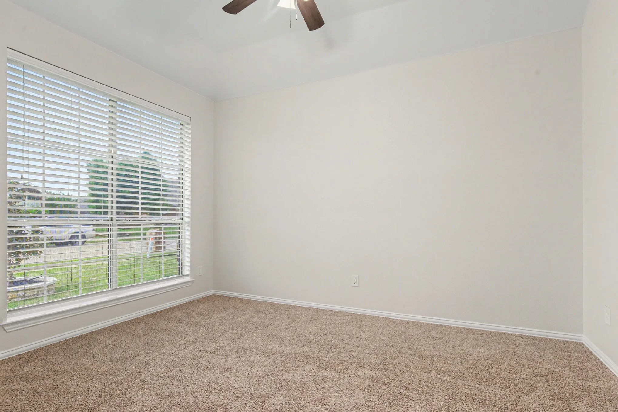 Single Family Residence For Sale in Rockwall County , 2510 Daybreak Drive, Rockwall, Texas 75032, 3 Bedroom, 2 Bathroom, 2 Garage spaces, 2,343 Sqft, built in 2009, mls#21237933, Real Estate Agent in Rockwall, Homes For Sale in Rockwall county, Homes For Sale in Rockwall, Realtor in Rockwall Texas, Real Estate Brokerage Independent Realty Texas, Luminita Cordes Realtor
