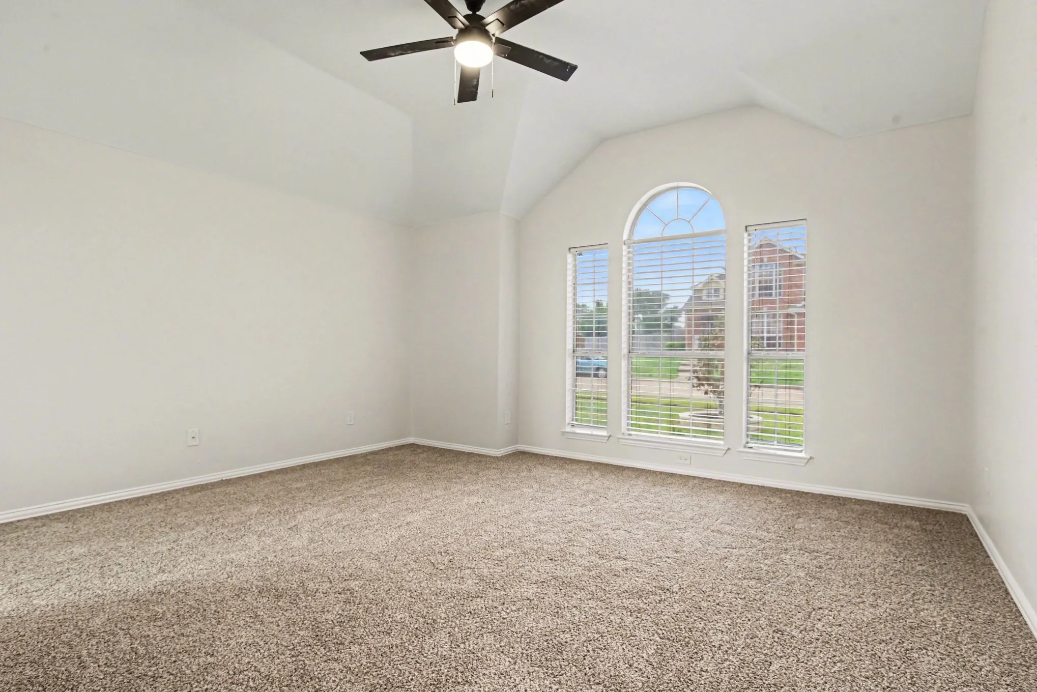 Single Family Residence For Sale in Rockwall County , 2510 Daybreak Drive, Rockwall, Texas 75032, 3 Bedroom, 2 Bathroom, 2 Garage spaces, 2,343 Sqft, built in 2009, mls#21237933, Real Estate Agent in Rockwall, Homes For Sale in Rockwall county, Homes For Sale in Rockwall, Realtor in Rockwall Texas, Real Estate Brokerage Independent Realty Texas, Luminita Cordes Realtor
